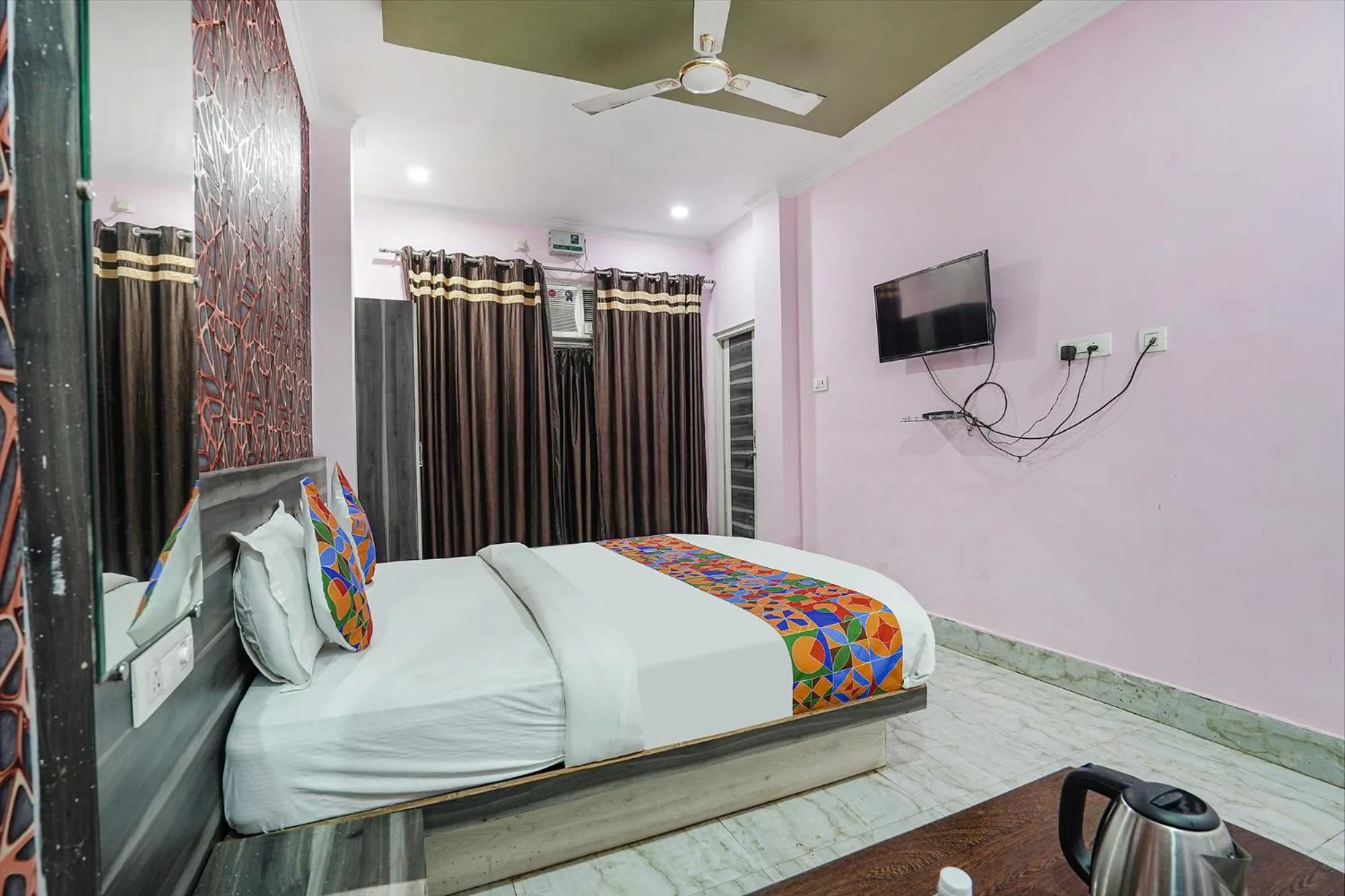 Bed in FabHotel Deepak Palace