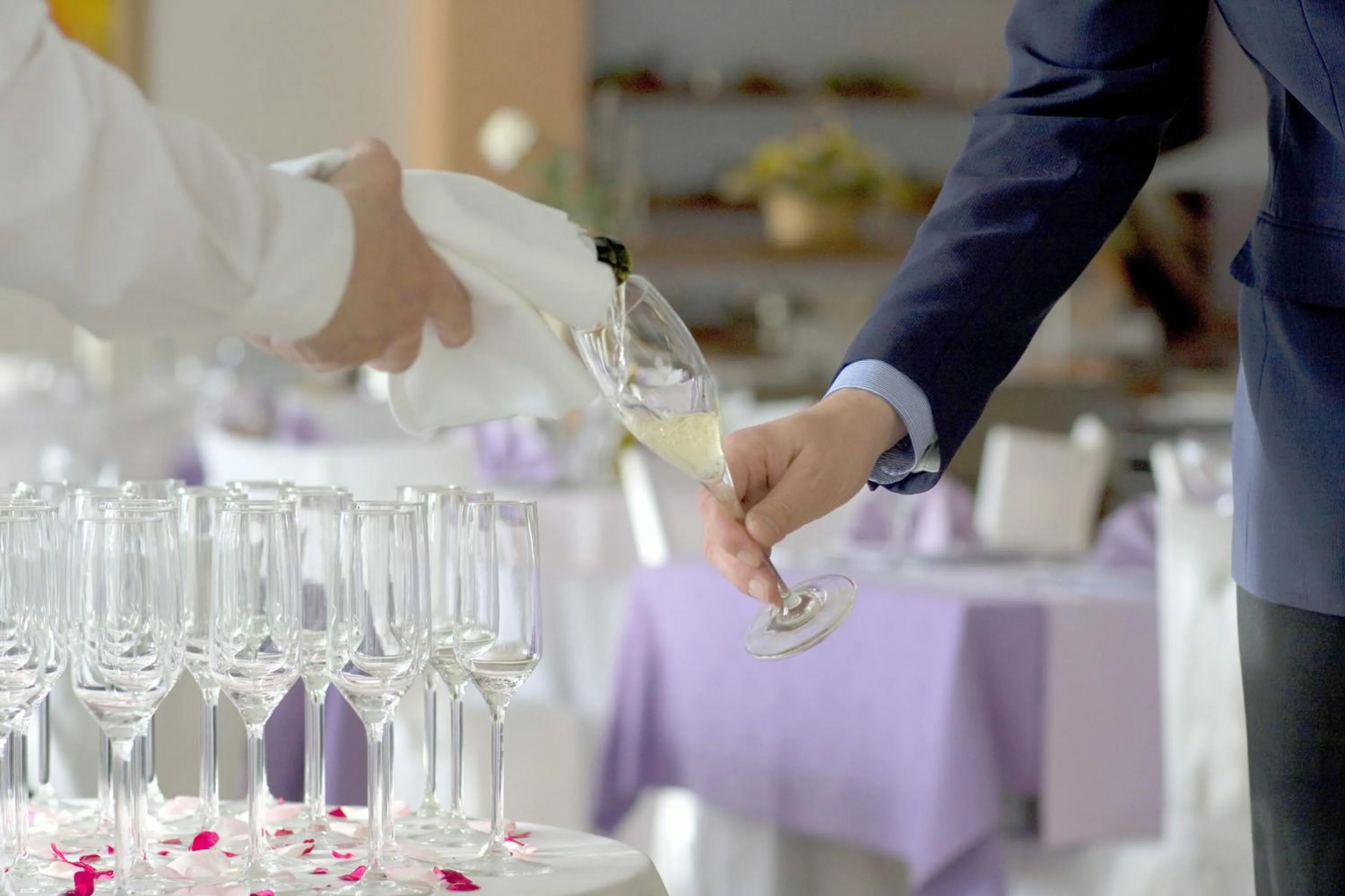 Restaurant/places to eat in Hotel Eden