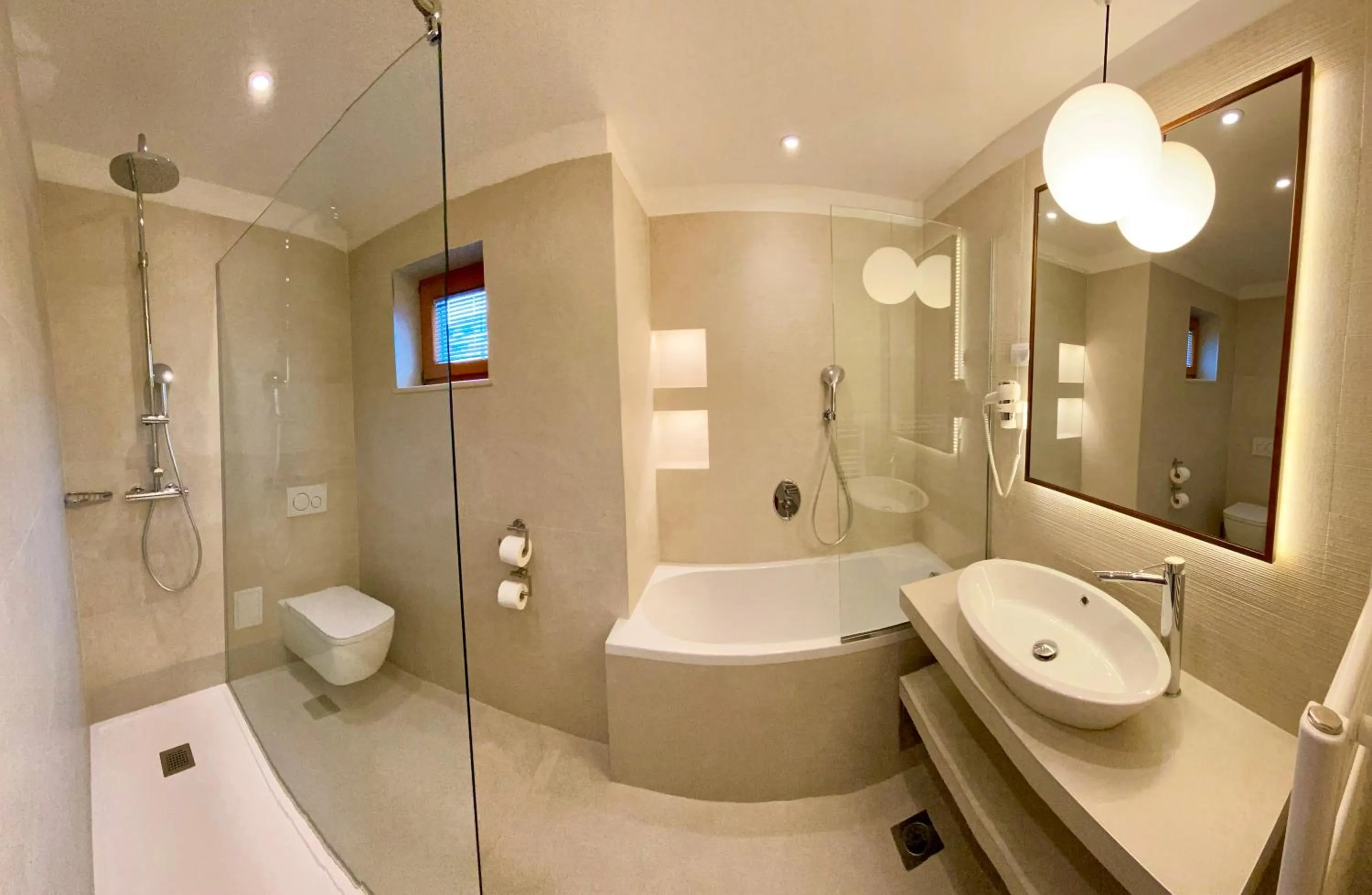 Shower in Hotel Eden