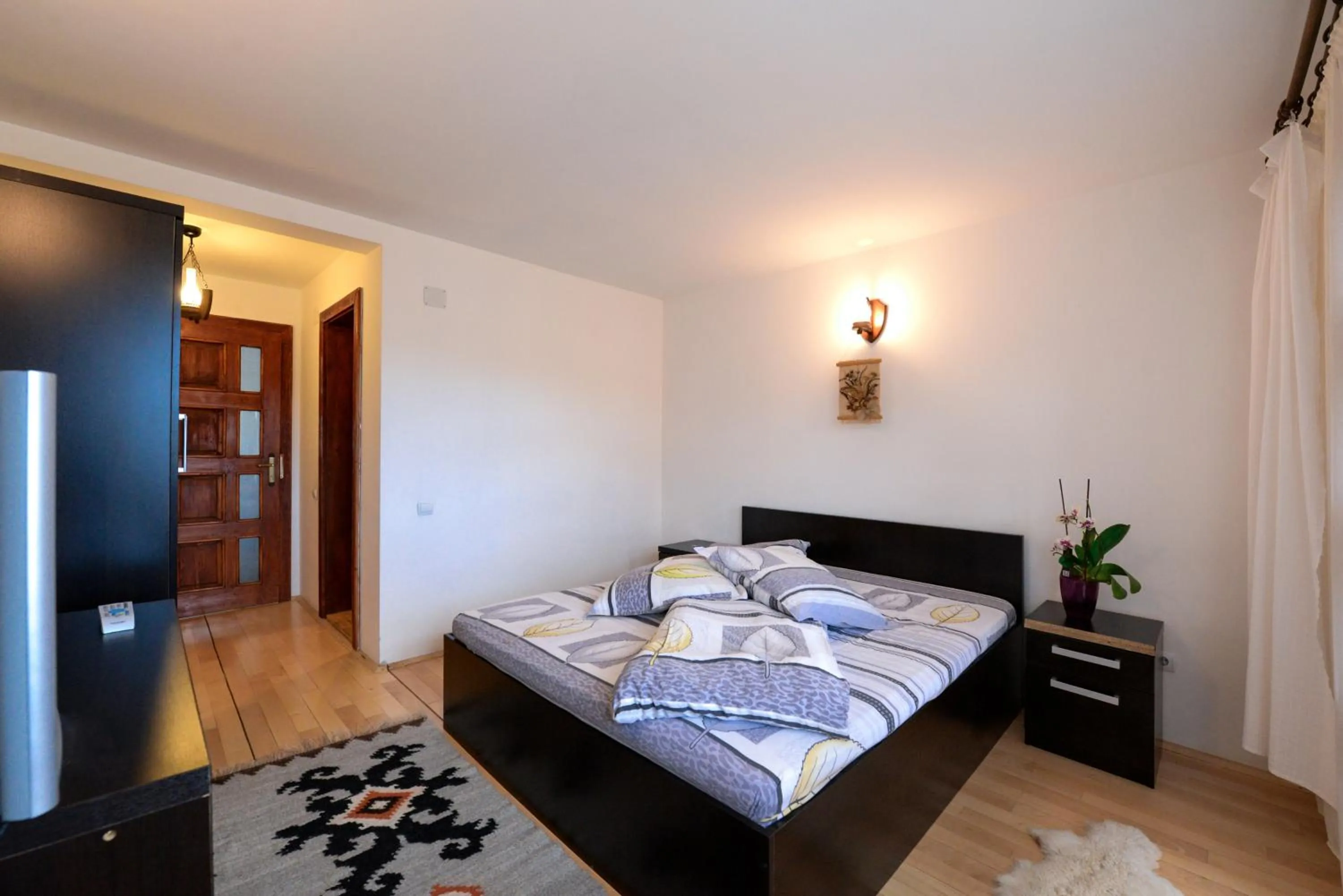 Bed in Pensiunea Arina