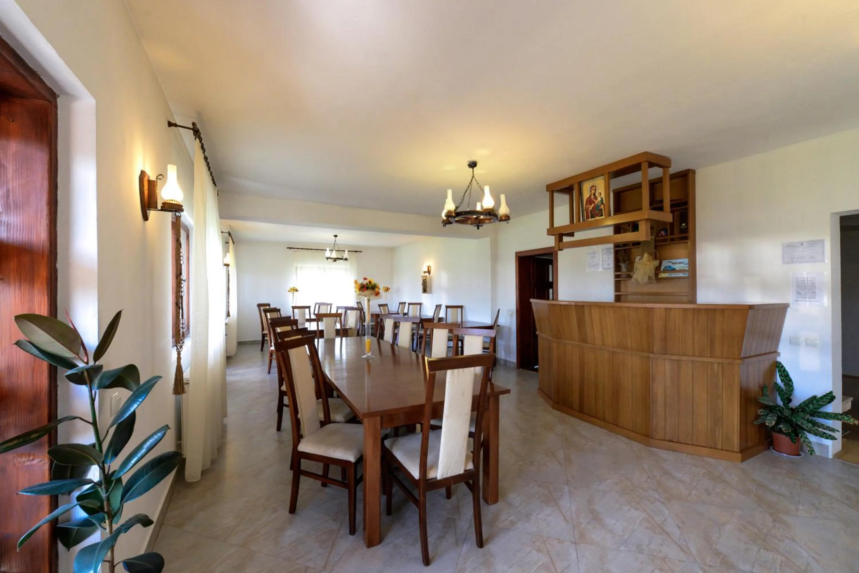 Restaurant/places to eat in Pensiunea Arina