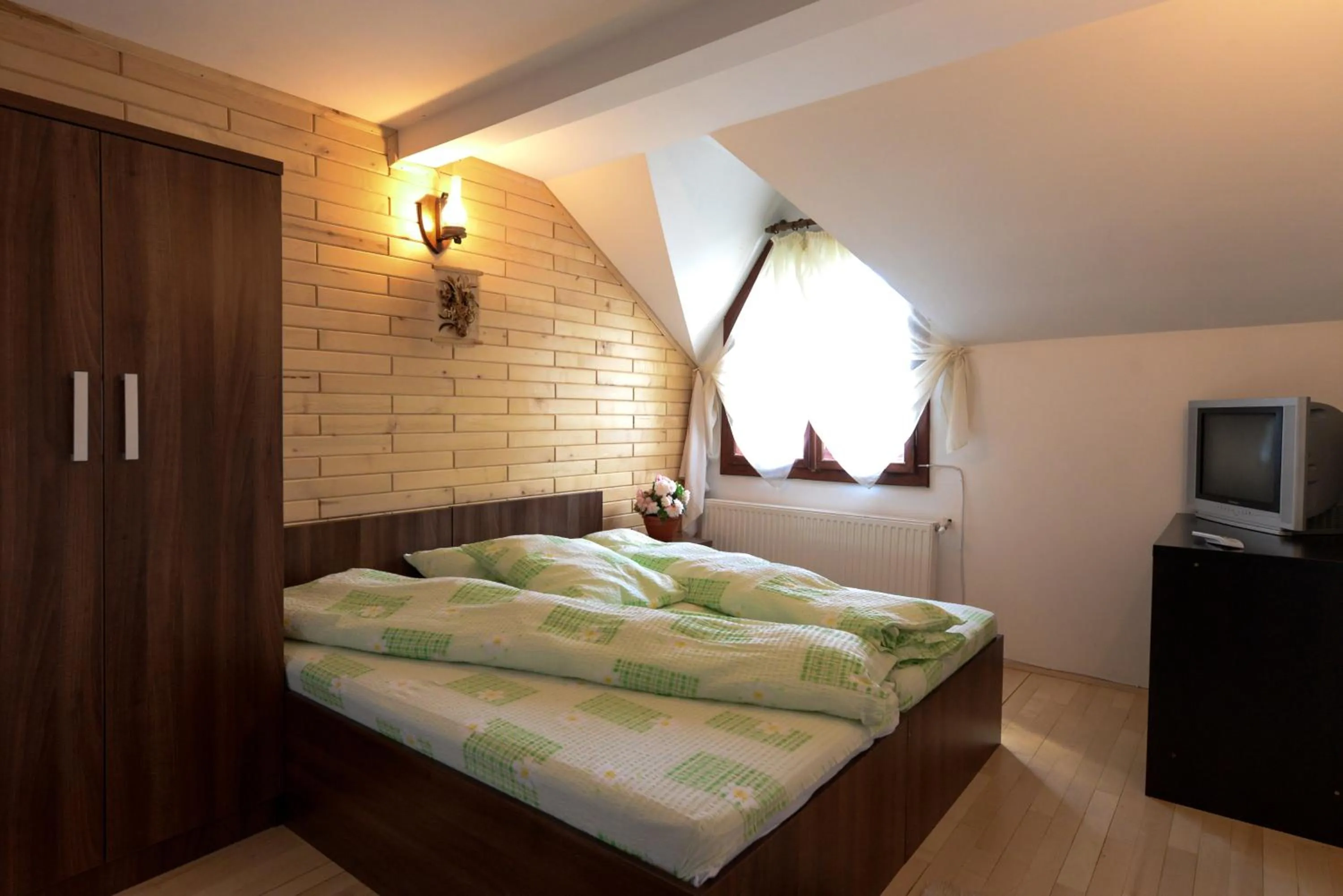 Photo of the whole room, Bed in Pensiunea Arina