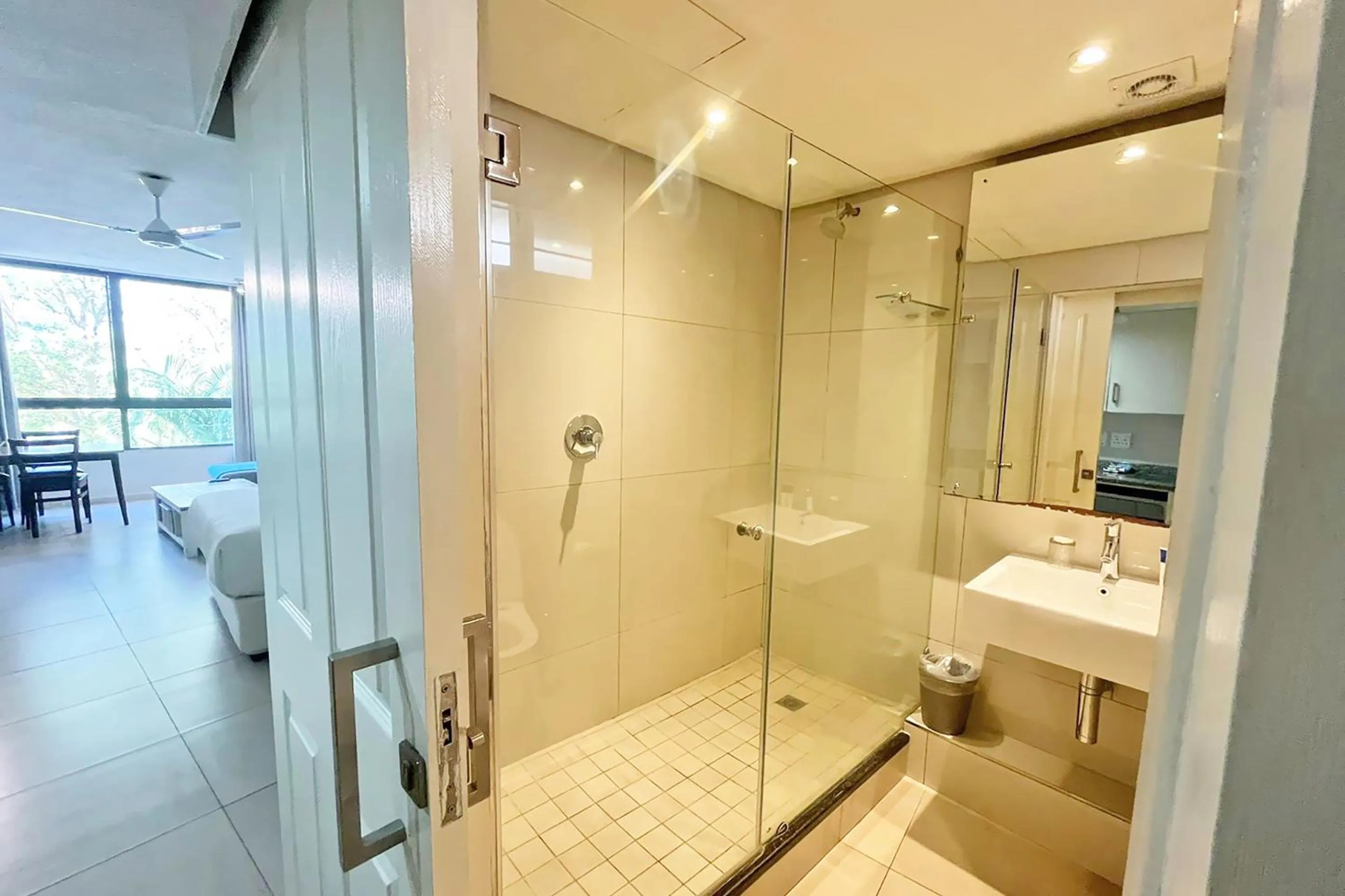 Shower in First Group Breakers Resort - Official