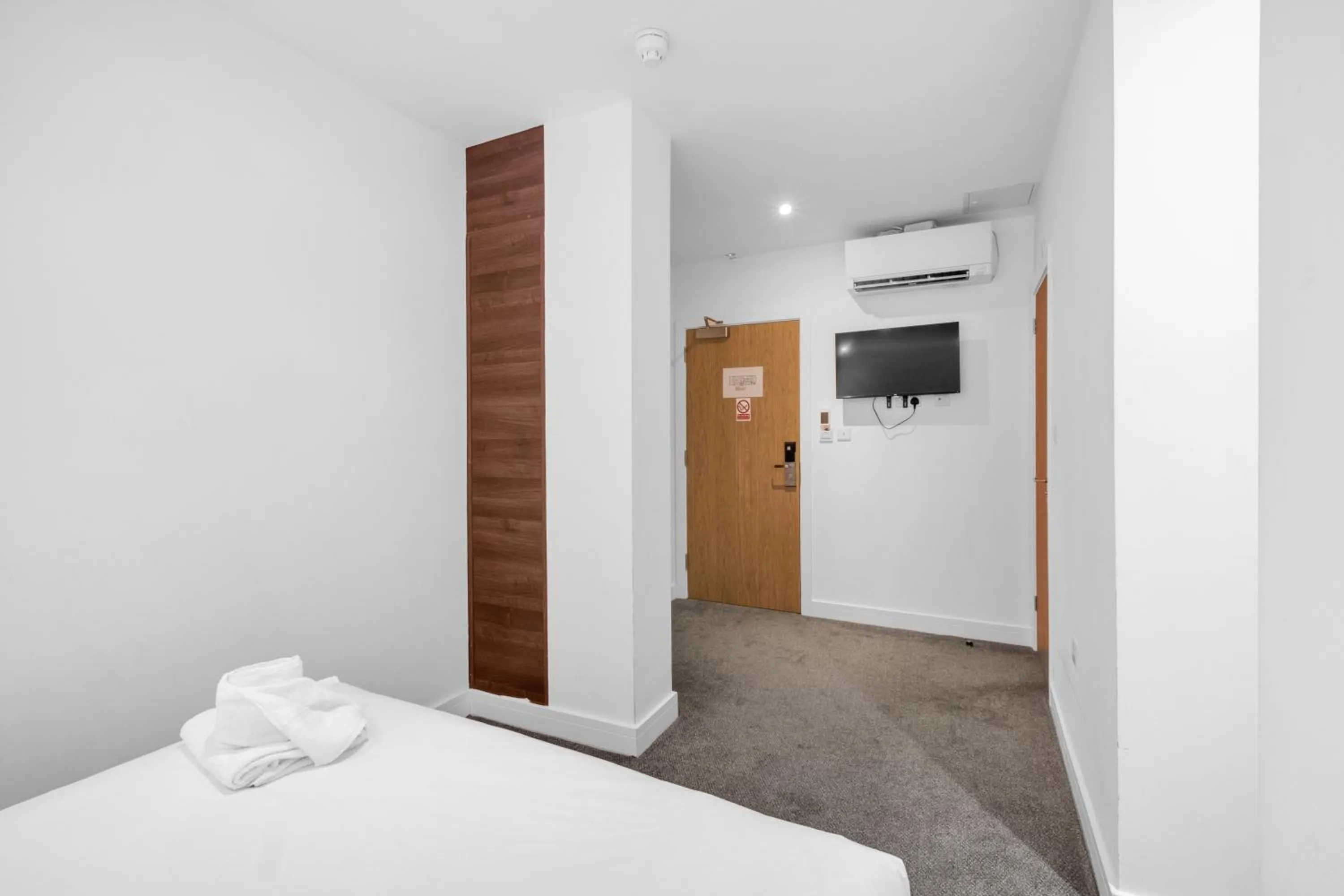 Bed in Signature Hotel London