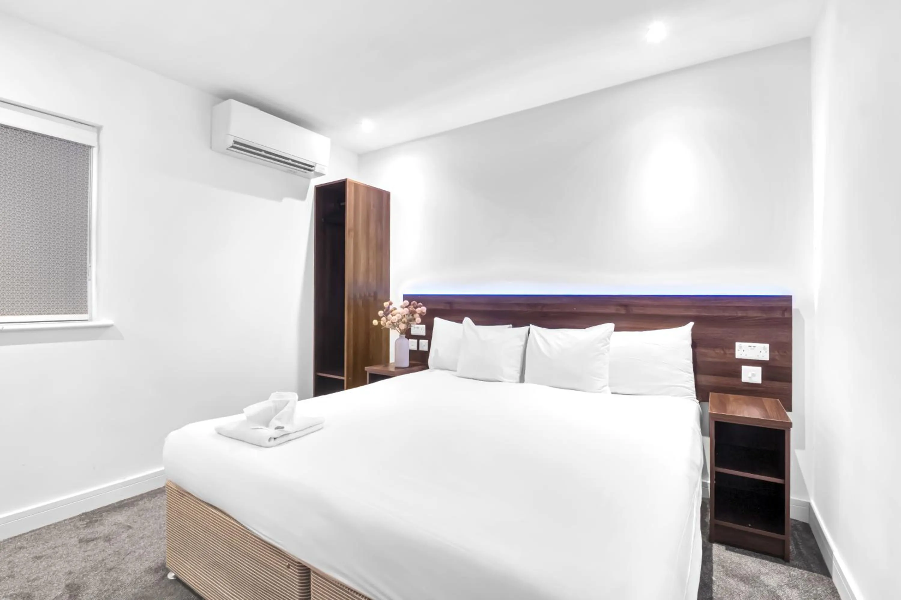 Bed in Signature Hotel London