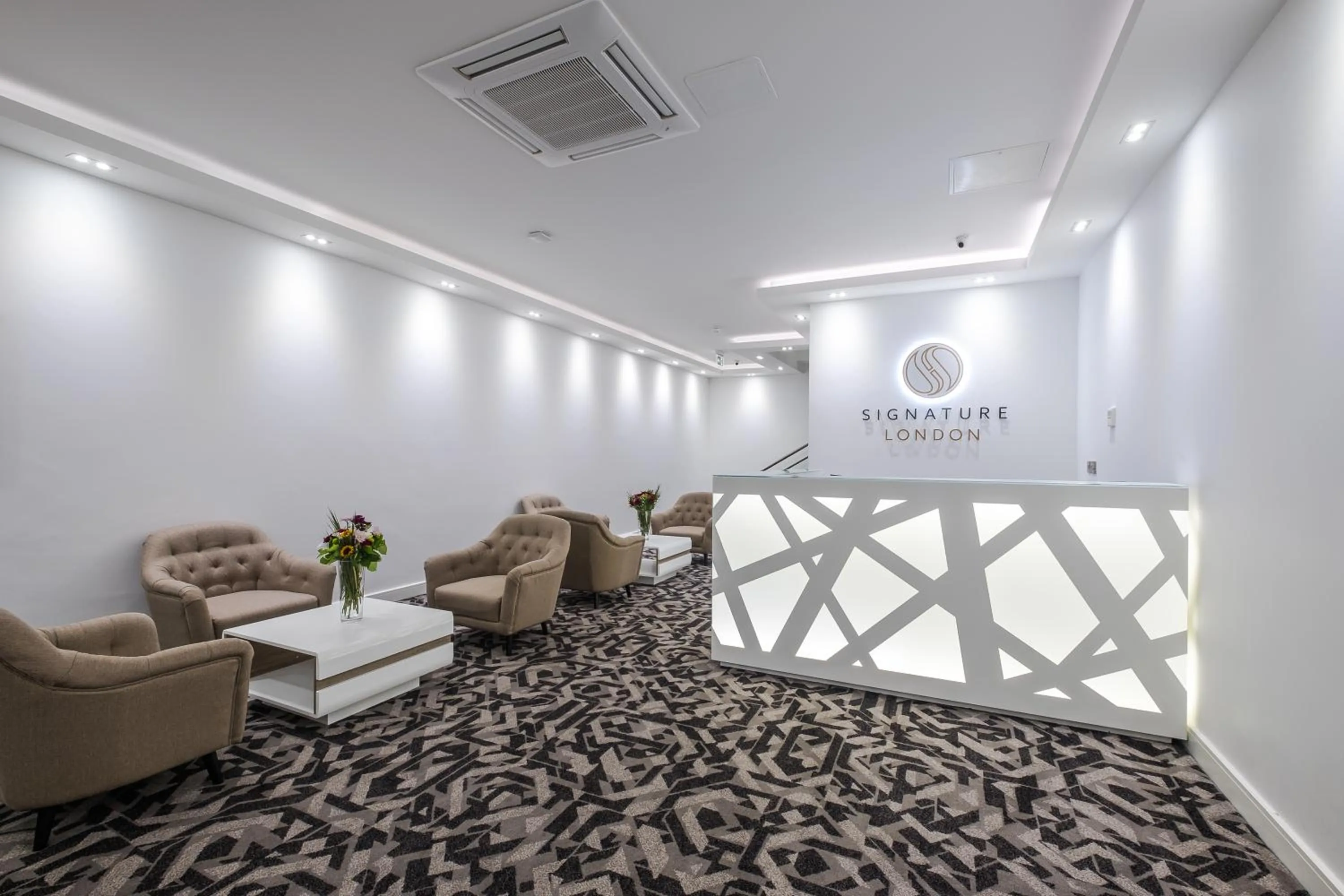 Lobby or reception in Signature Hotel London