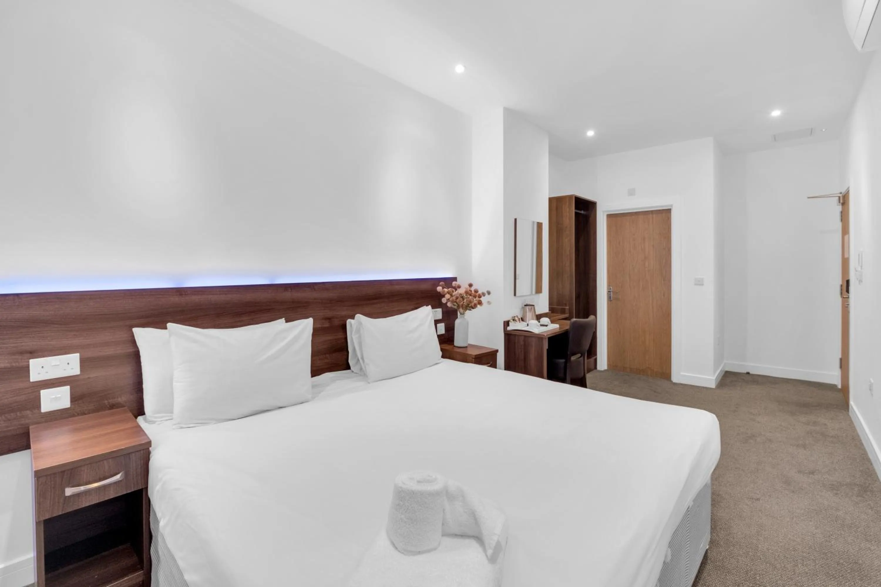 Bed in Signature Hotel London