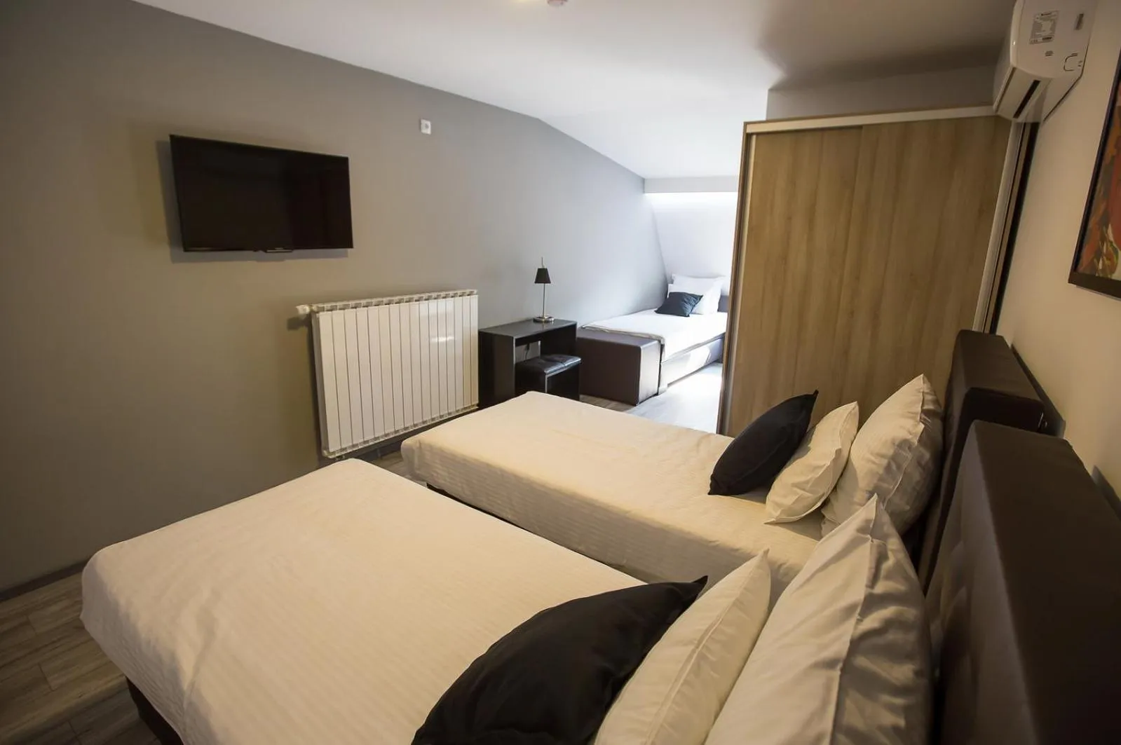 Photo of the whole room, Bed in Heartland City B&B