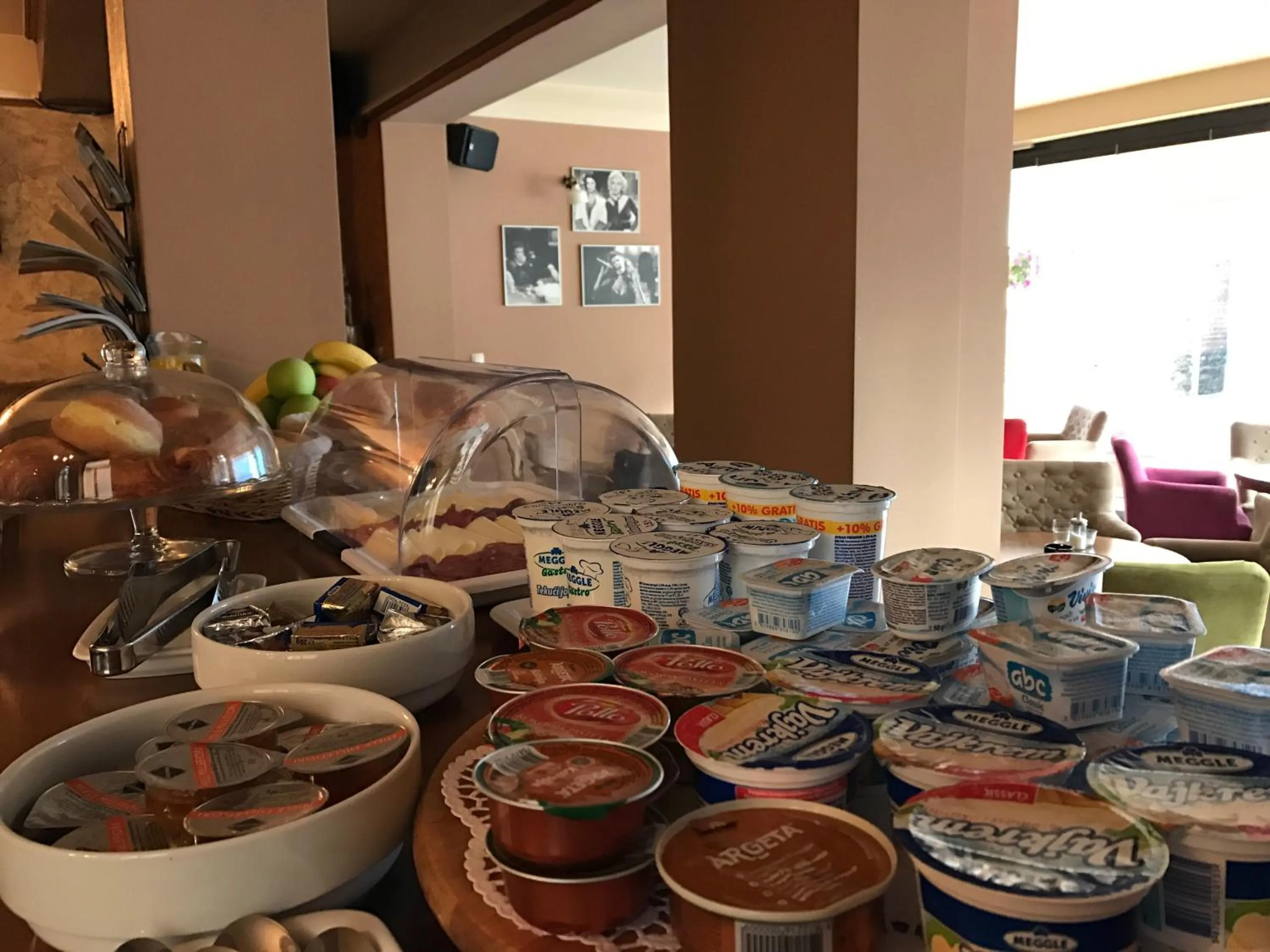 Buffet breakfast in Heartland City B&B