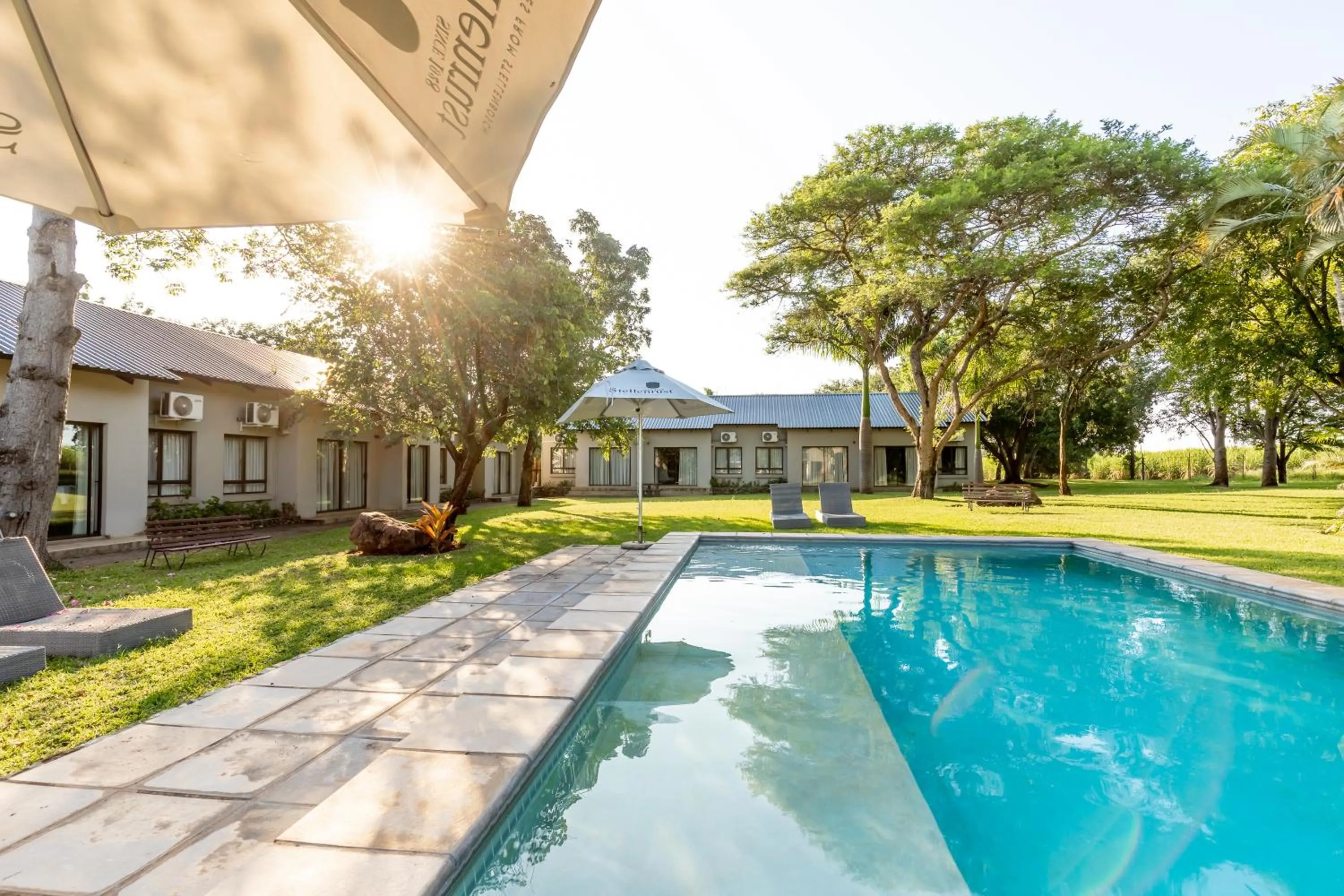 Pool view in Hamiltons Lodge & Restaurant