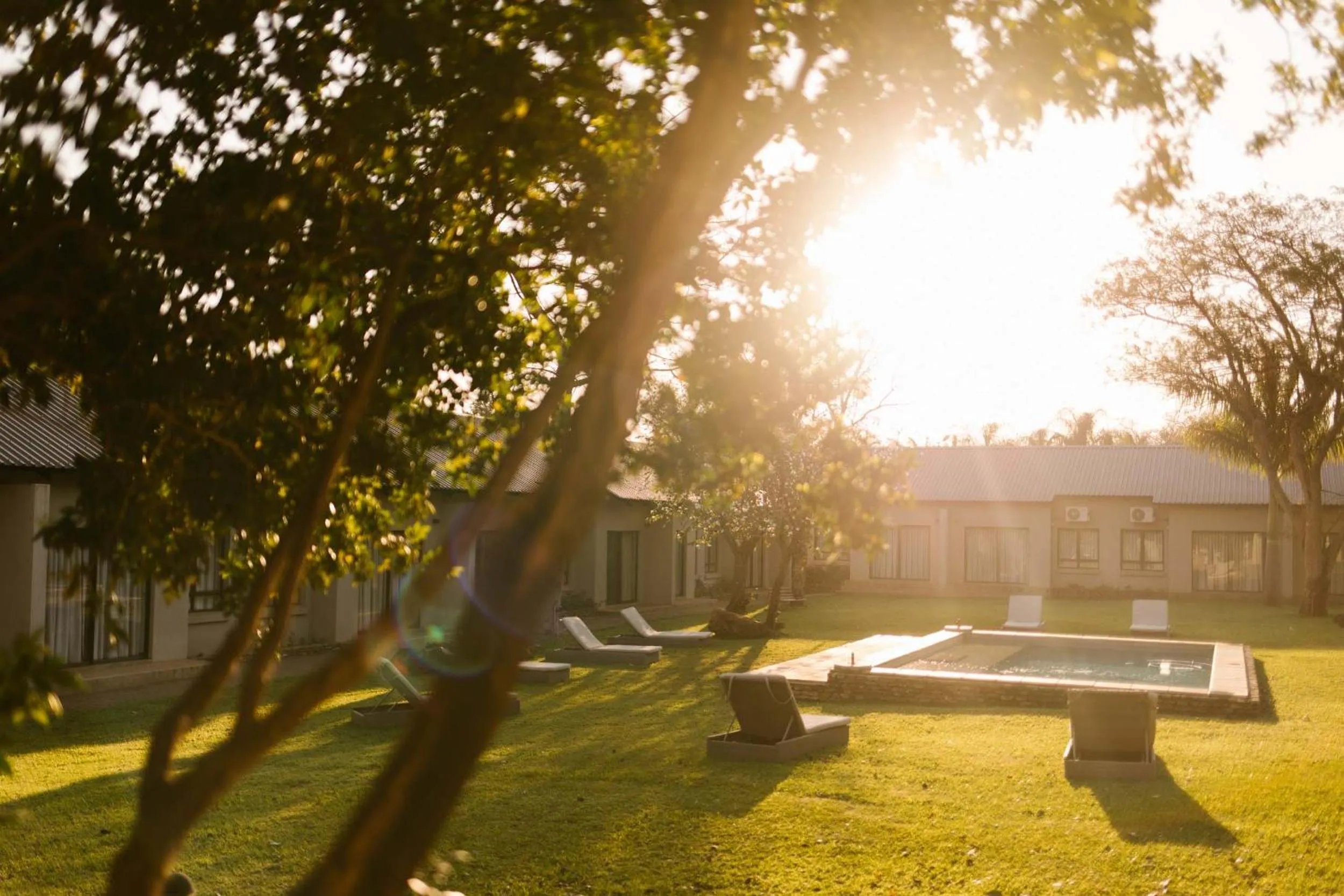 Pool view in Hamiltons Lodge & Restaurant
