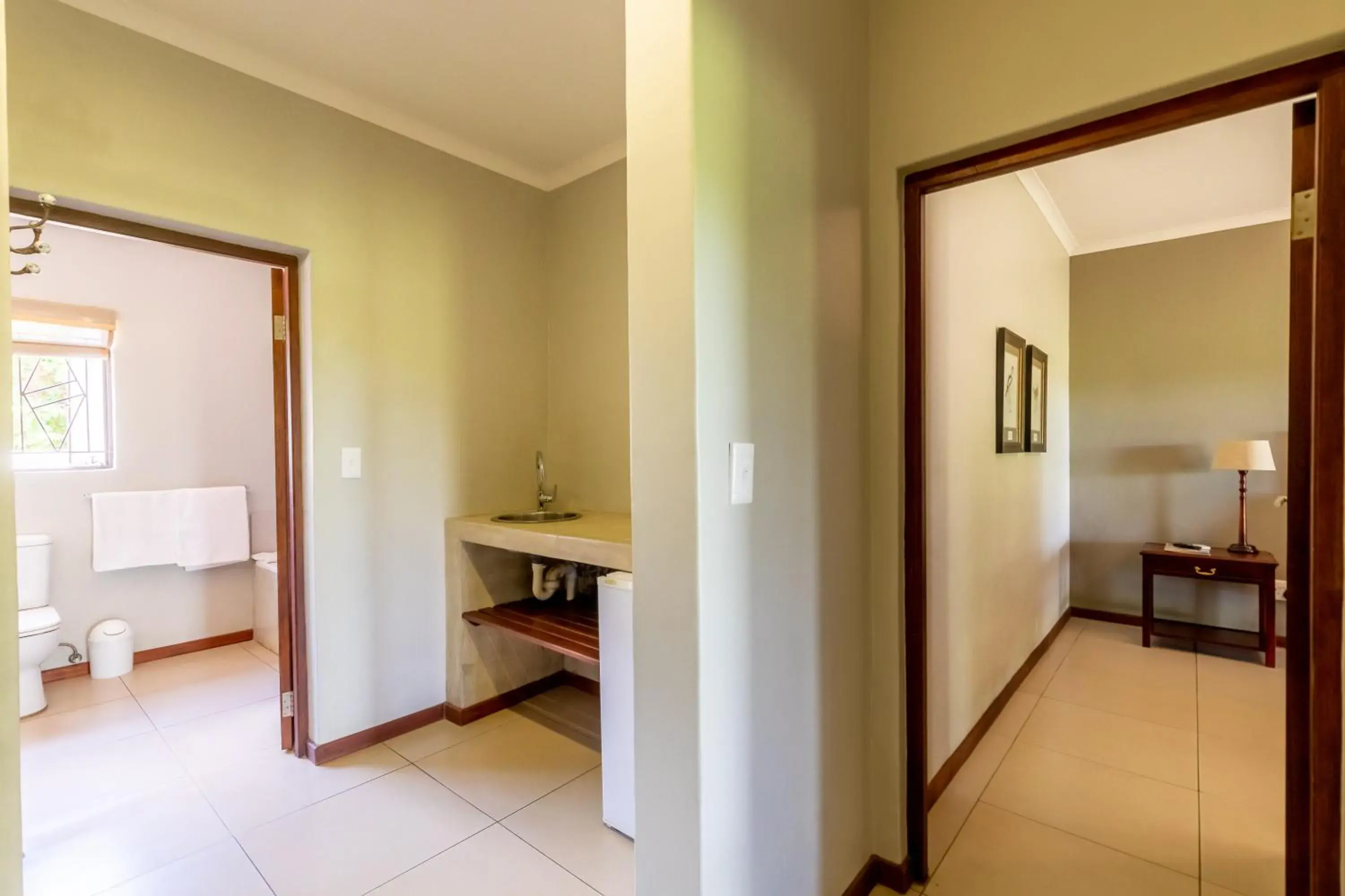 Family Room with Shared Bathroom in Hamiltons Lodge & Restaurant Family Room with Shared Bathroom in Hamiltons Lodge & Restaurant