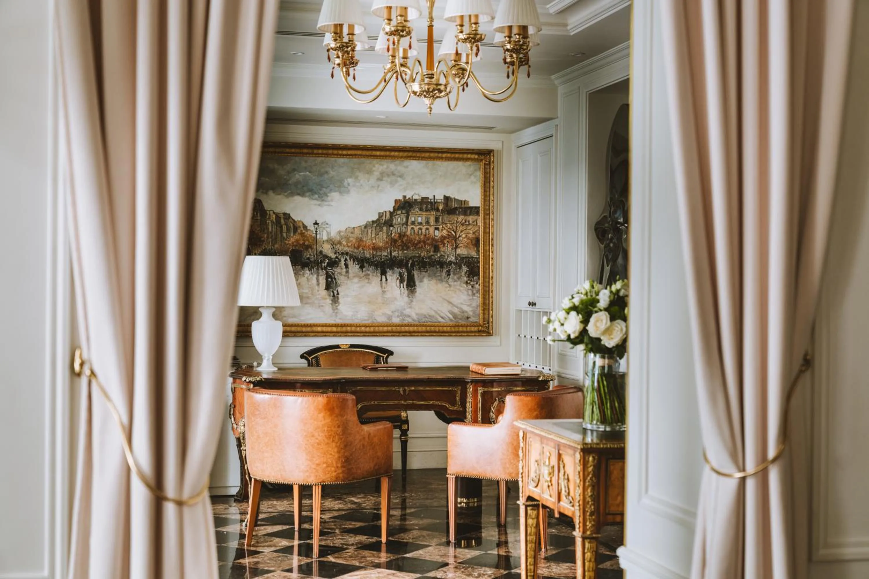 Living room in Hotel Splendide Royal Paris - Relais & Châteaux