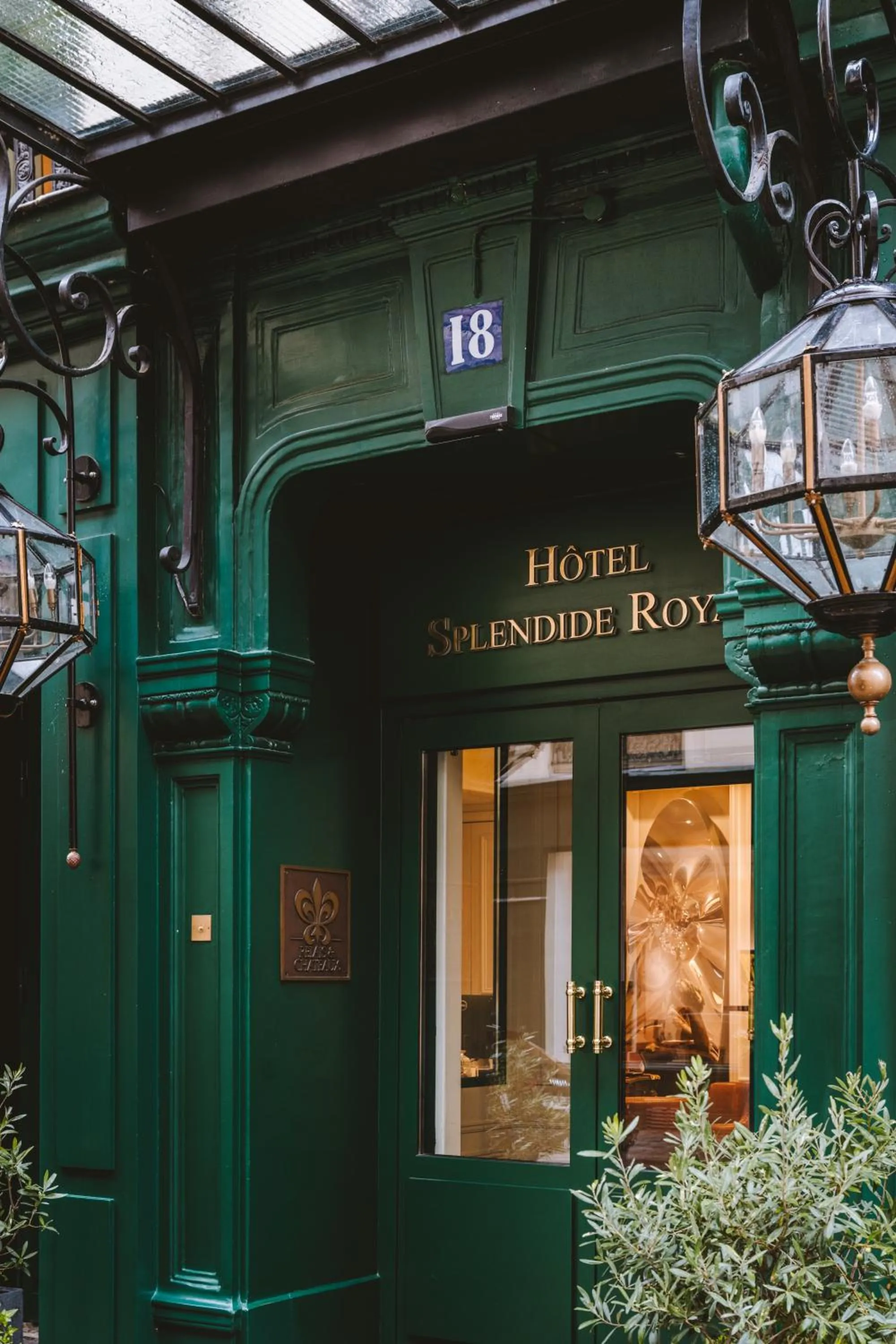 Property building in Hotel Splendide Royal Paris - Relais & Châteaux