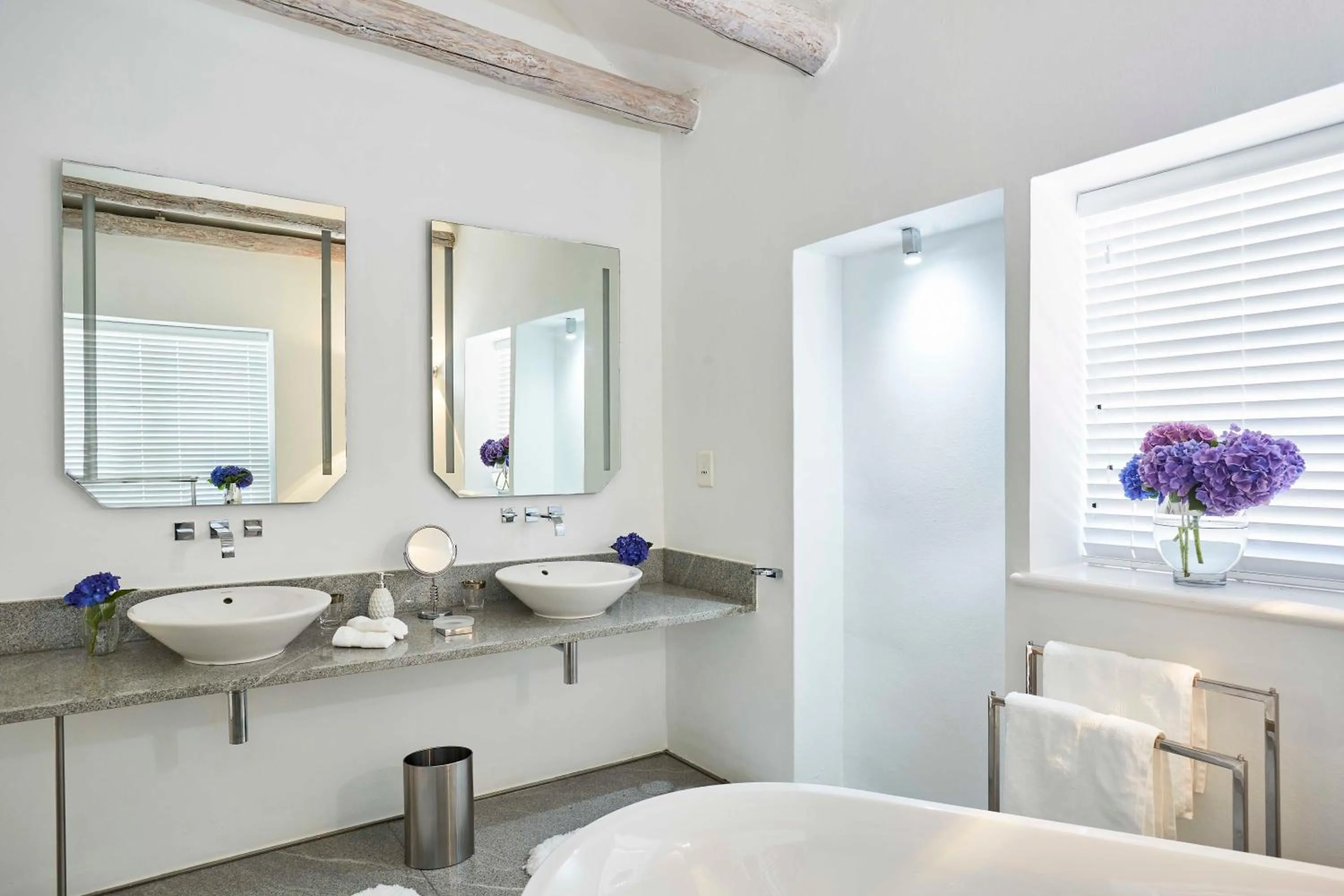 Bathroom in Allèe Bleue Wine Estate