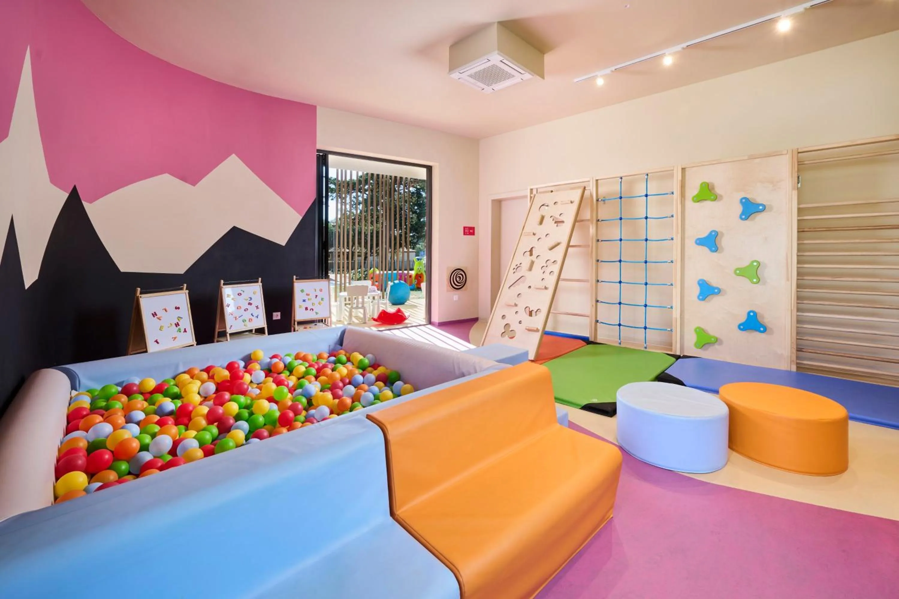 Swimming pool, Bed in Hotel Umag Plava Laguna