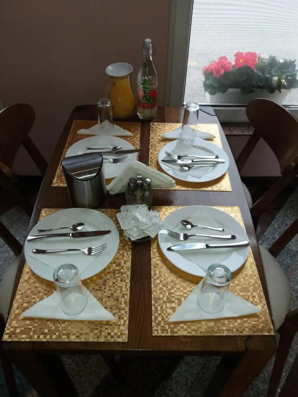 Restaurant/places to eat in Nihad B&B