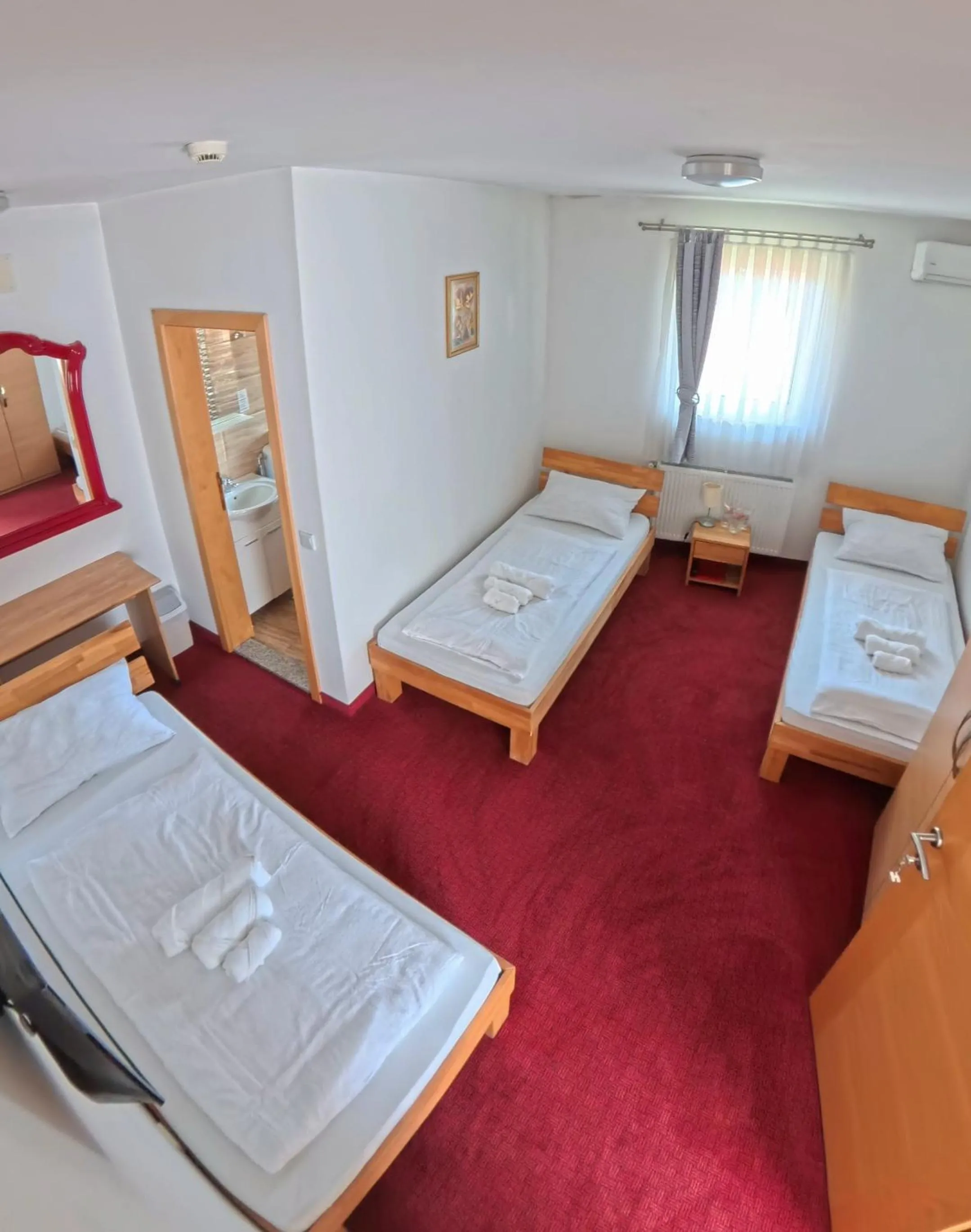 Bedroom, Bed in Nihad B&B
