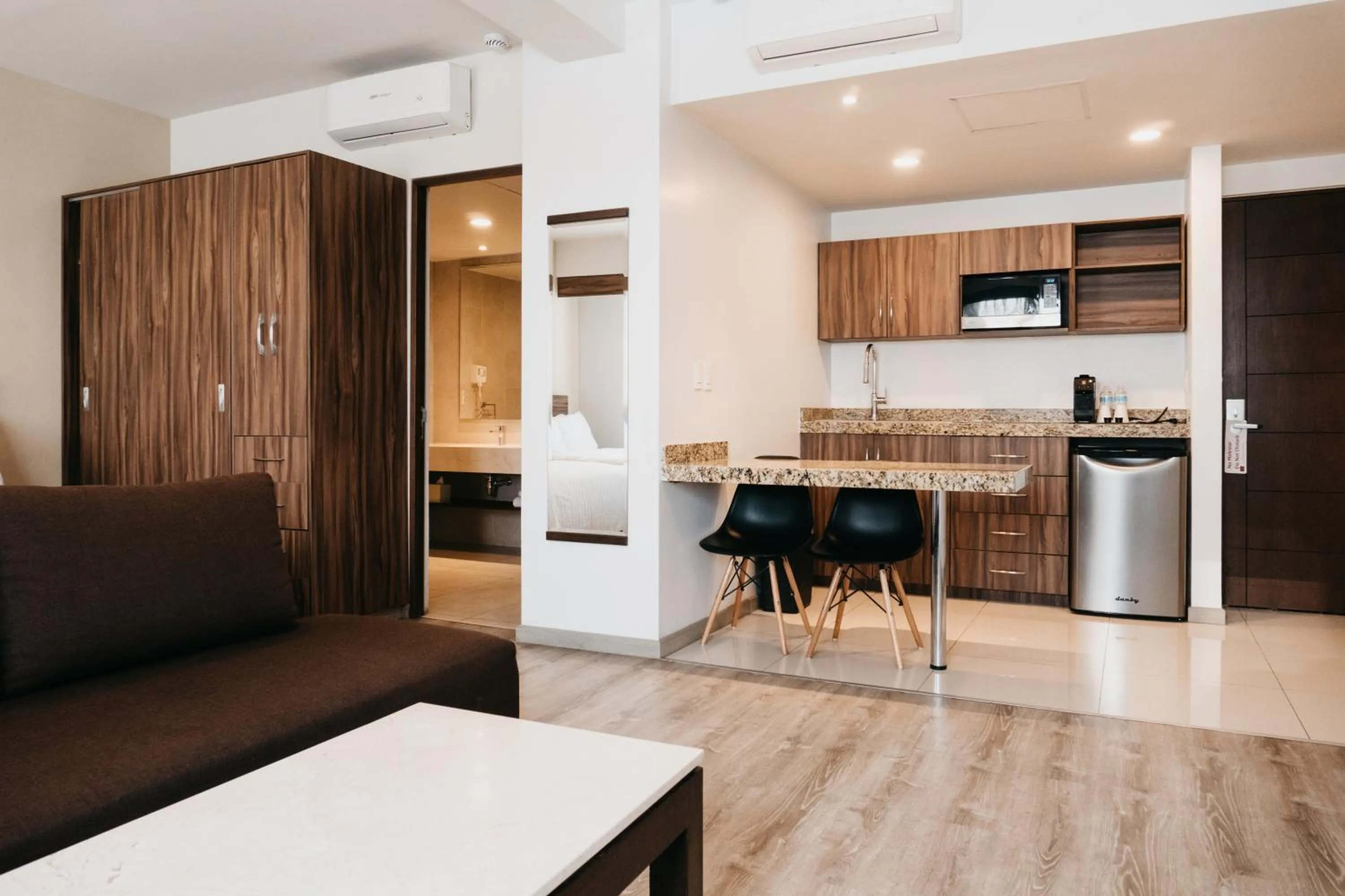 Photo of the whole room in Crown Victoria Hotel