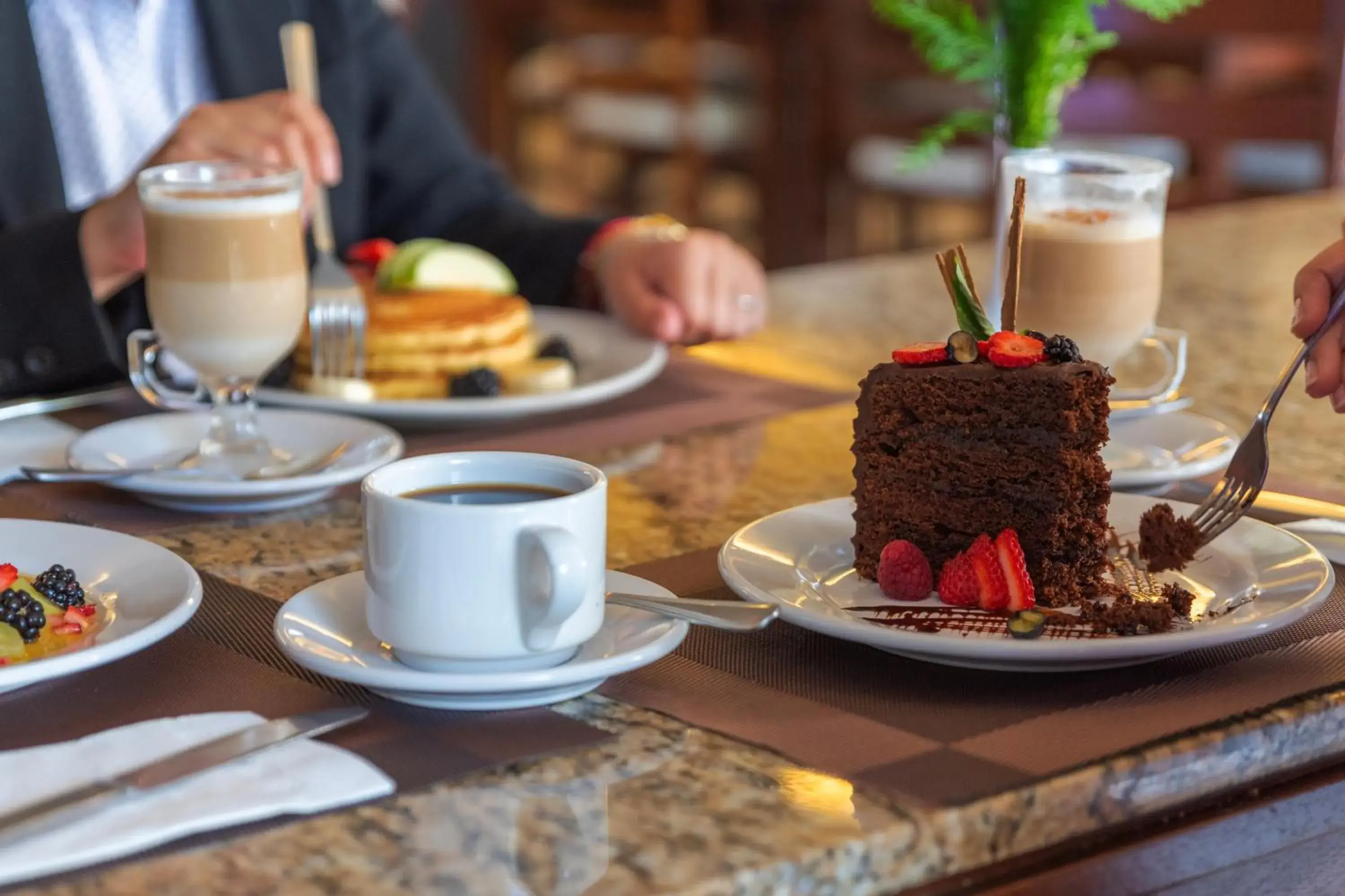 Food and drinks in Crown Victoria Hotel Food and drinks in Crown Victoria Hotel