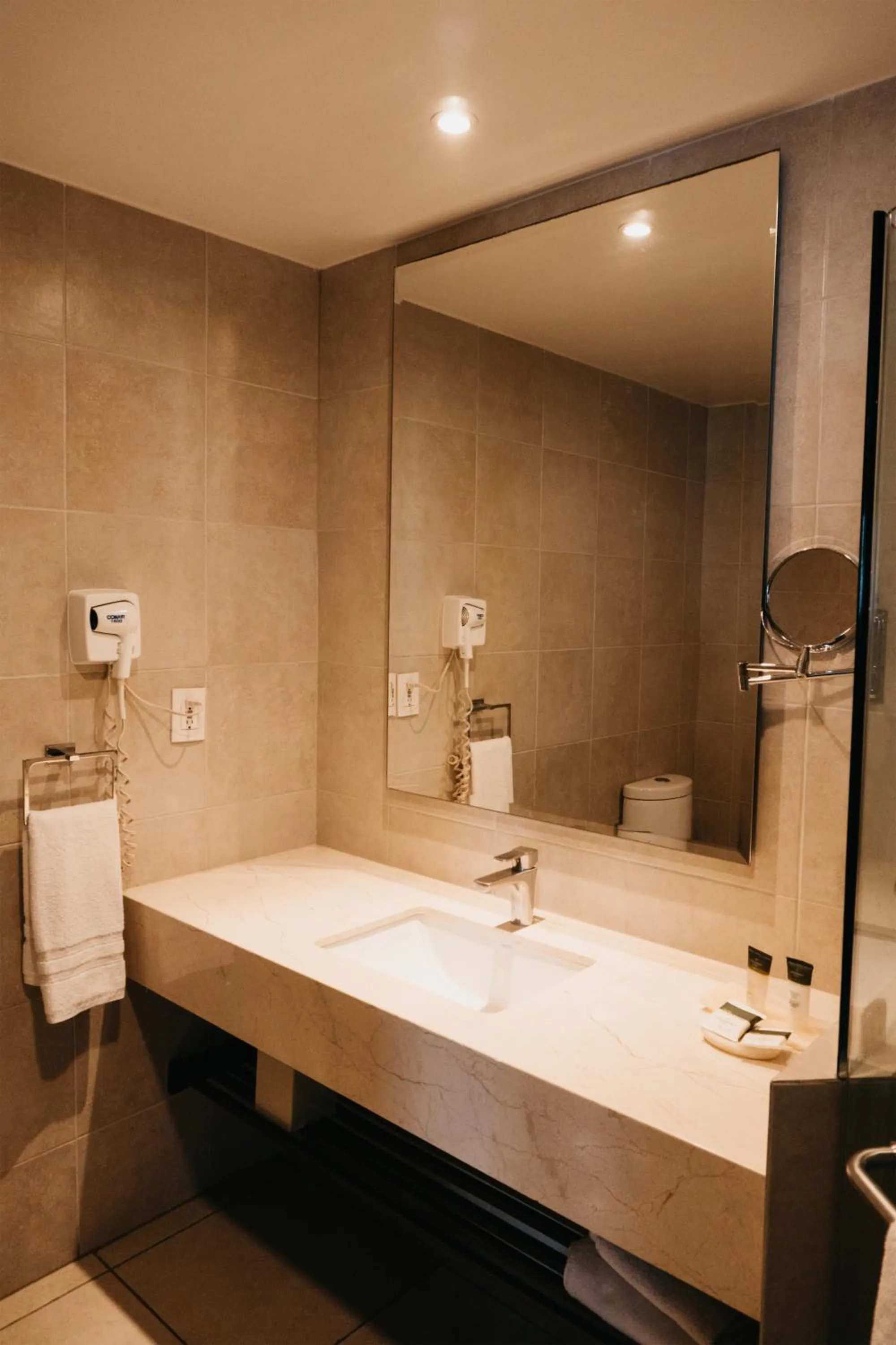 Bathroom in Crown Victoria Hotel