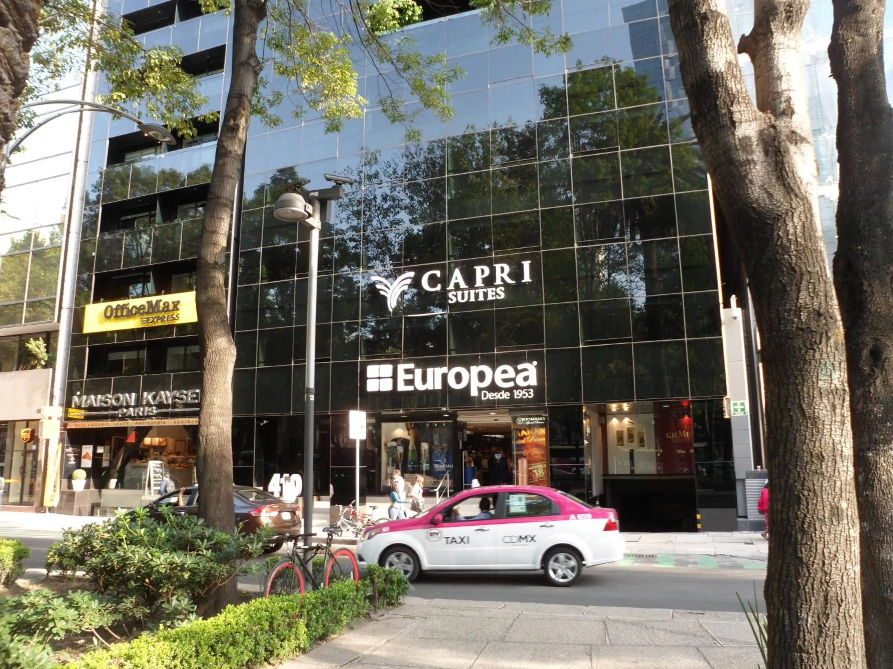 Facade/entrance in Capri Reforma 410