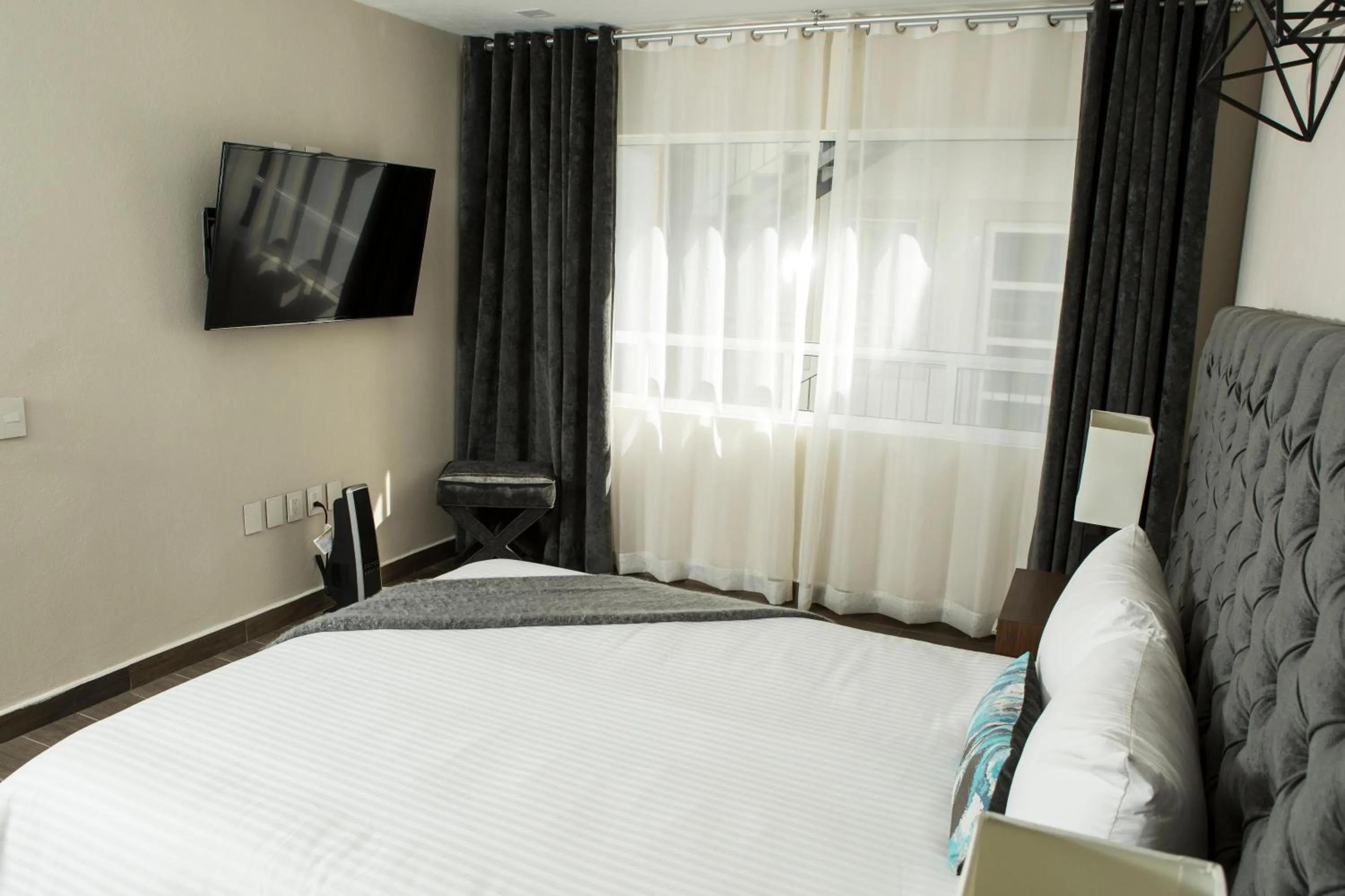 Photo of the whole room, Bed in Suites Rio Elba