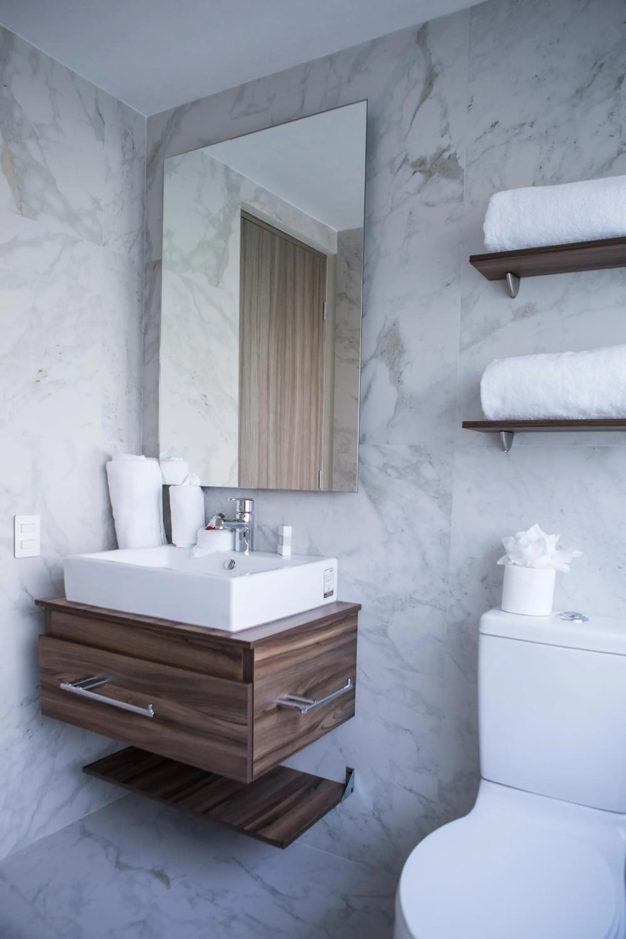 Bathroom, Bed in Suites Rio Elba