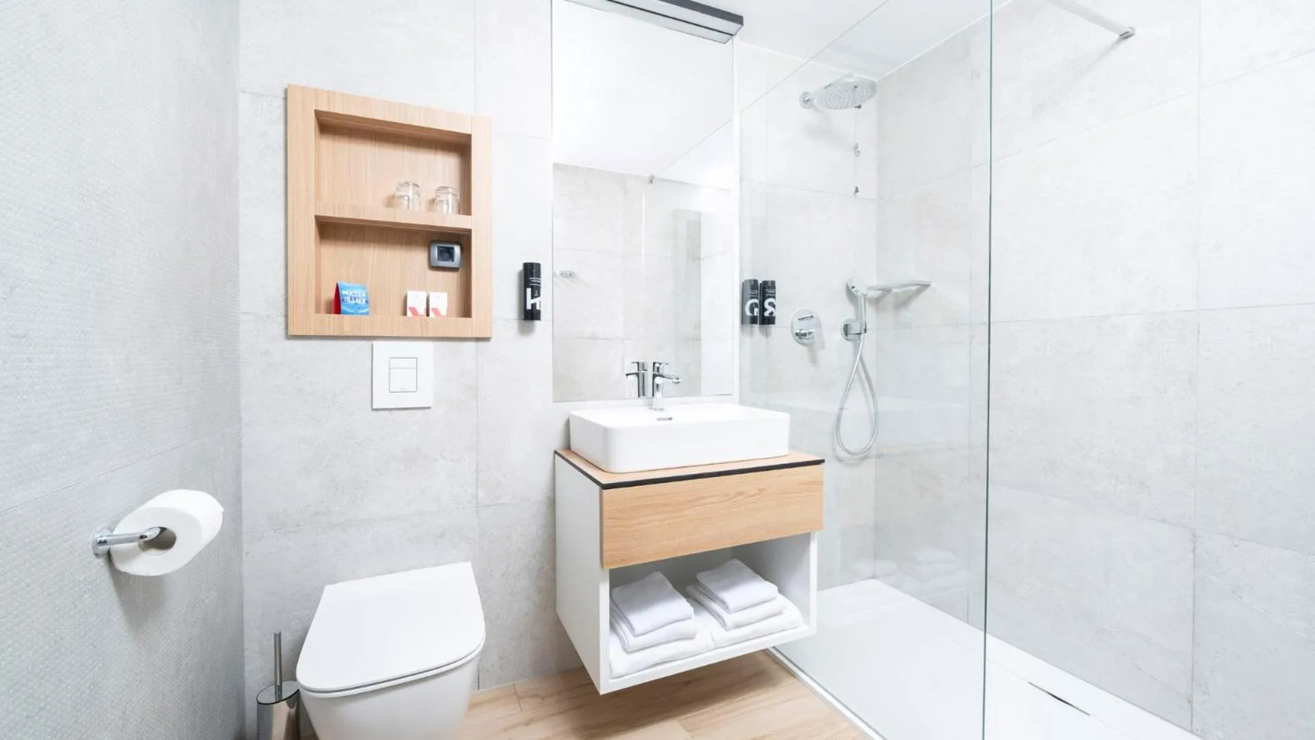 Bathroom in Hotel Pelegrin Plava Laguna