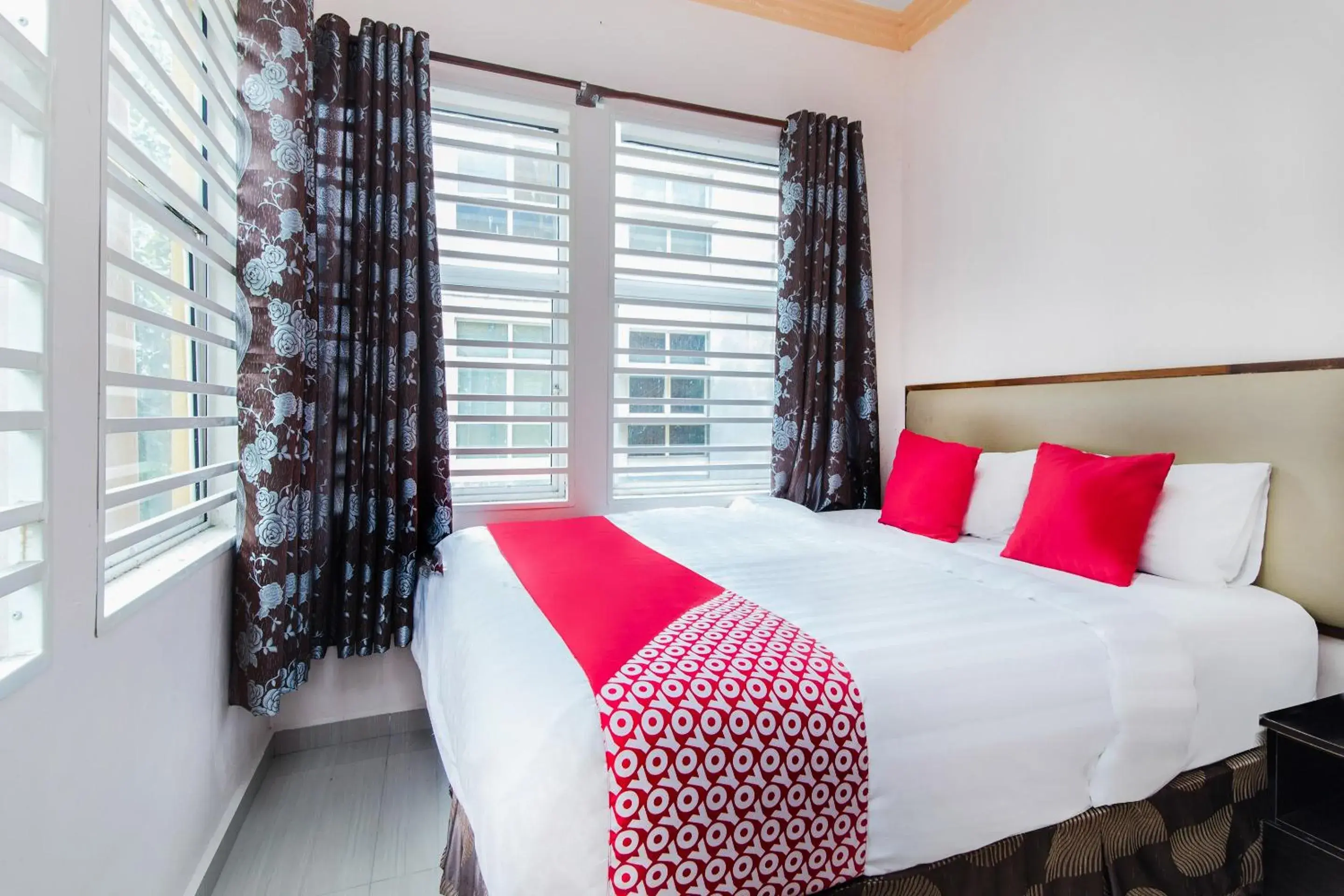 Bedroom, Bed in Hotel O SMC Alam Avenue Bedroom, Bed in Hotel O SMC Alam Avenue