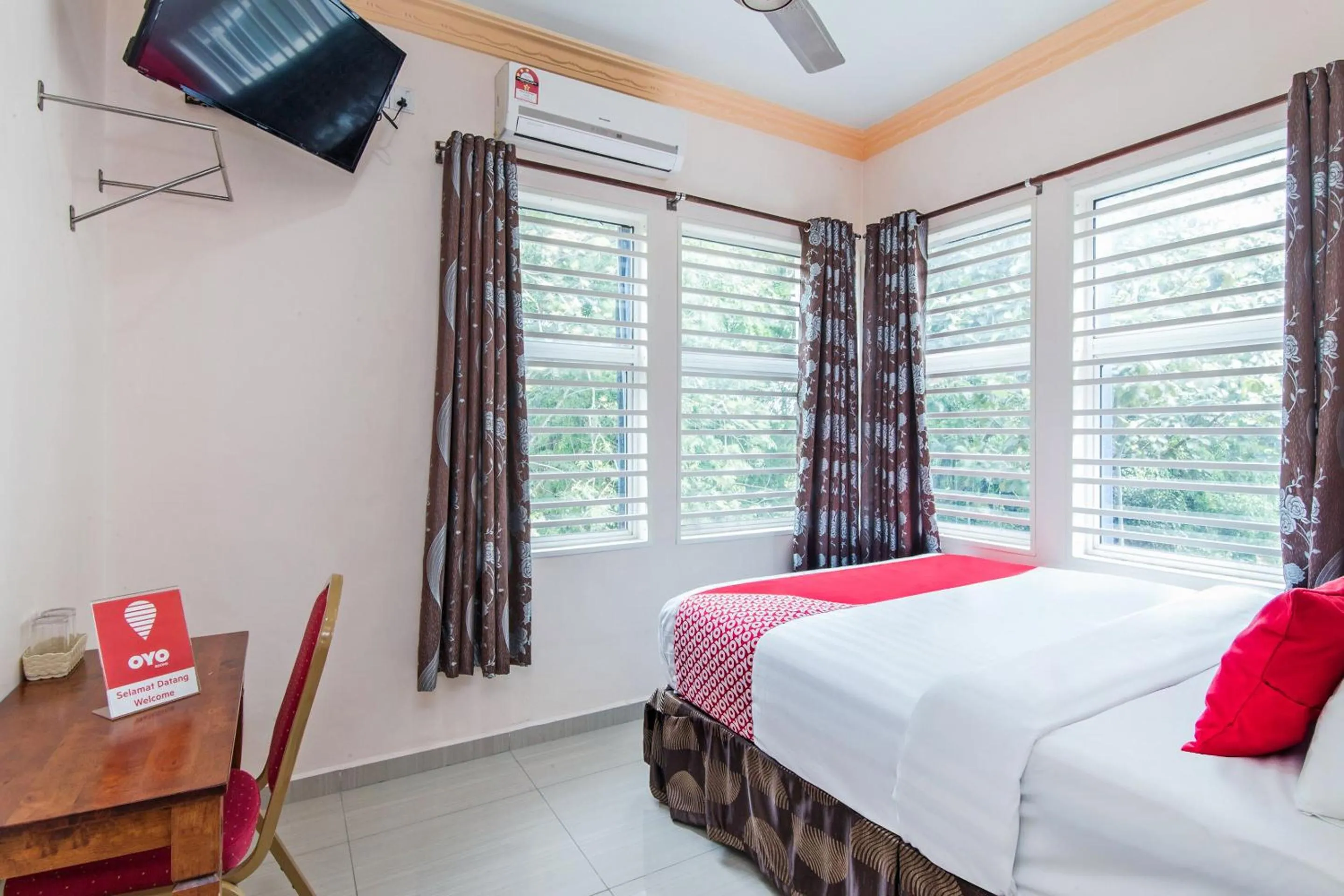 Bedroom, Bed in Hotel O SMC Alam Avenue