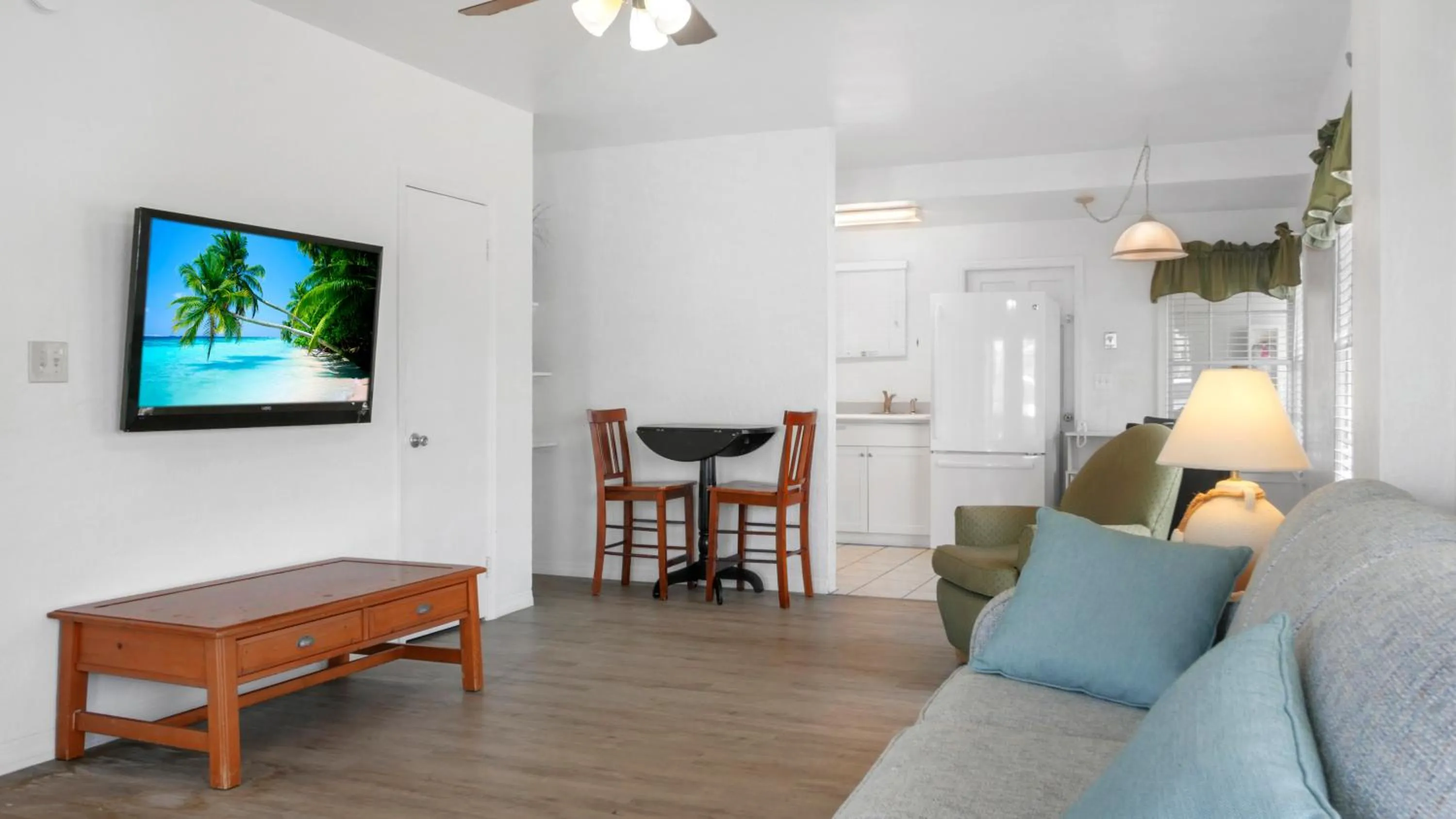Living room in Ocean Court Beachfront Hotel