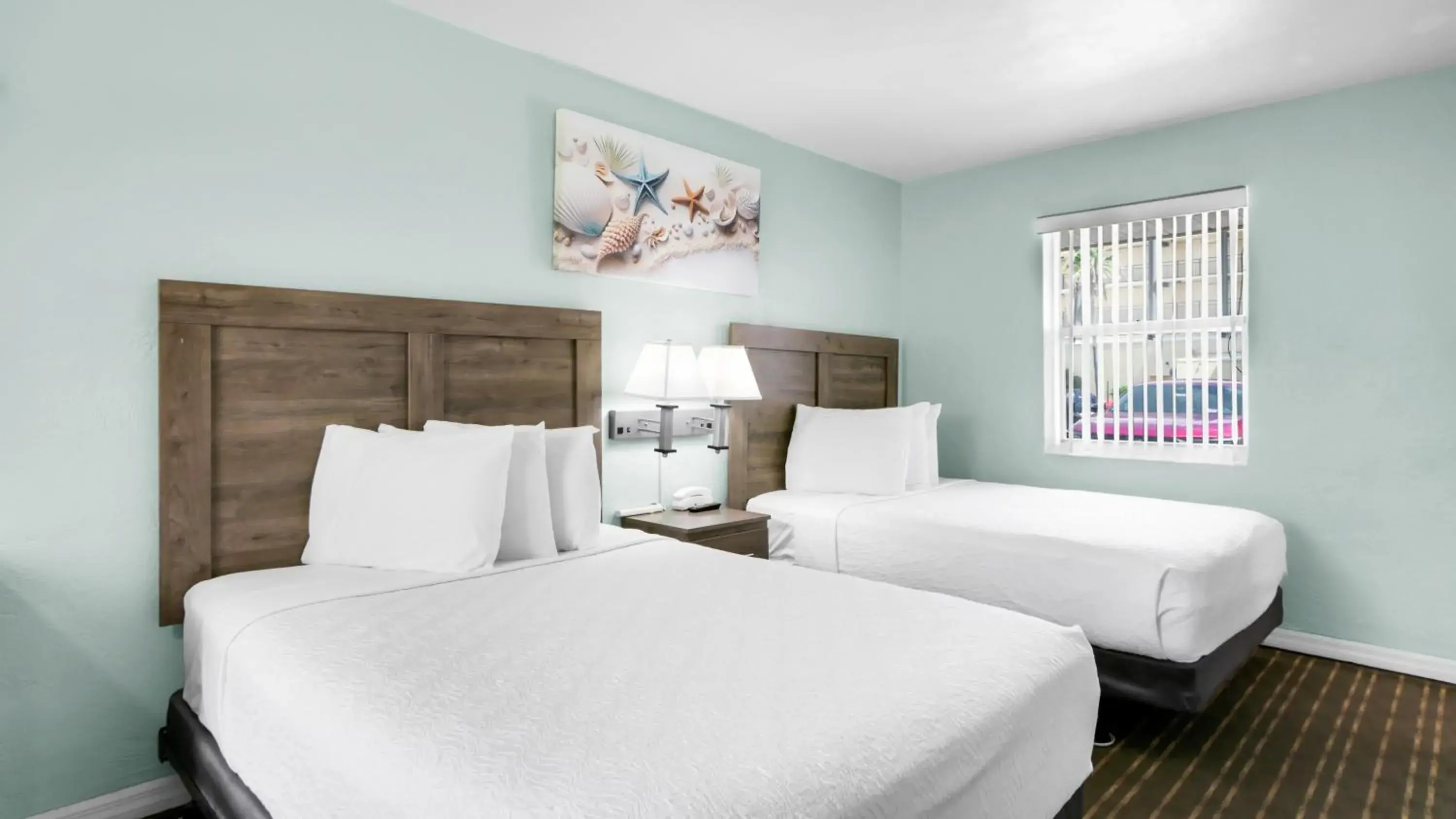 Bed in Ocean Court Beachfront Hotel Bed in Ocean Court Beachfront Hotel