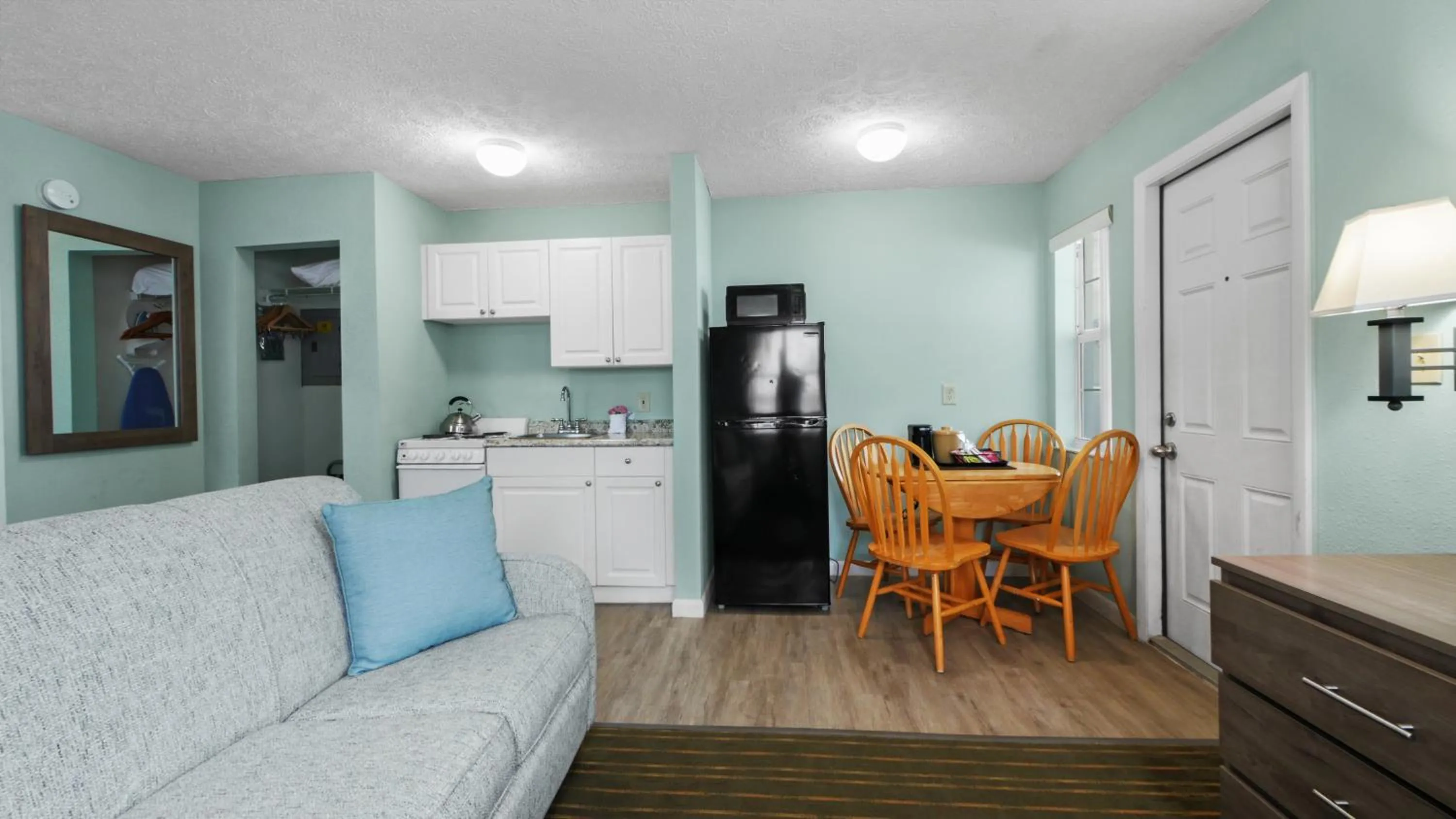 Kitchen or kitchenette in Ocean Court Beachfront Hotel