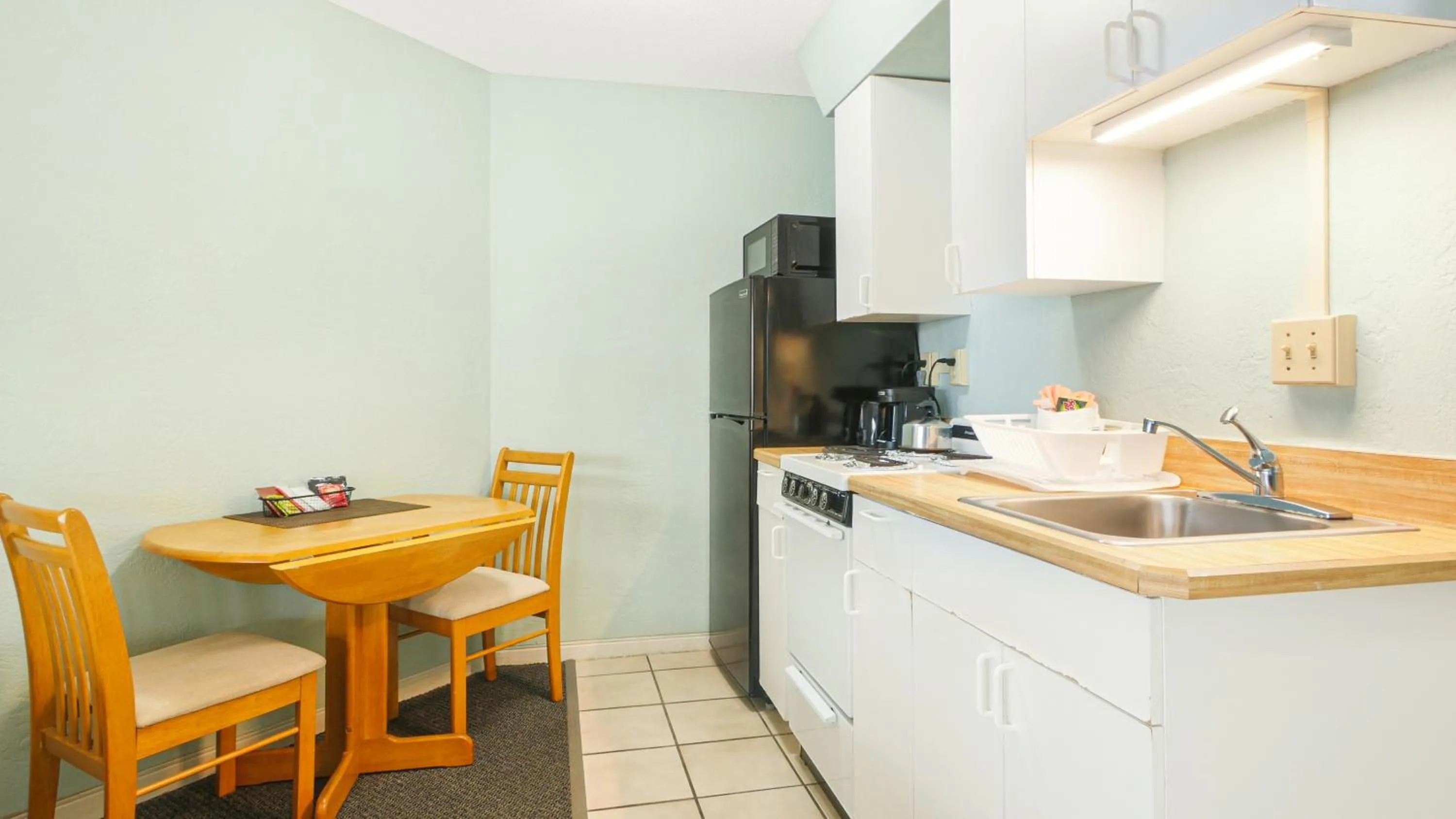 Kitchen or kitchenette in Ocean Court Beachfront Hotel
