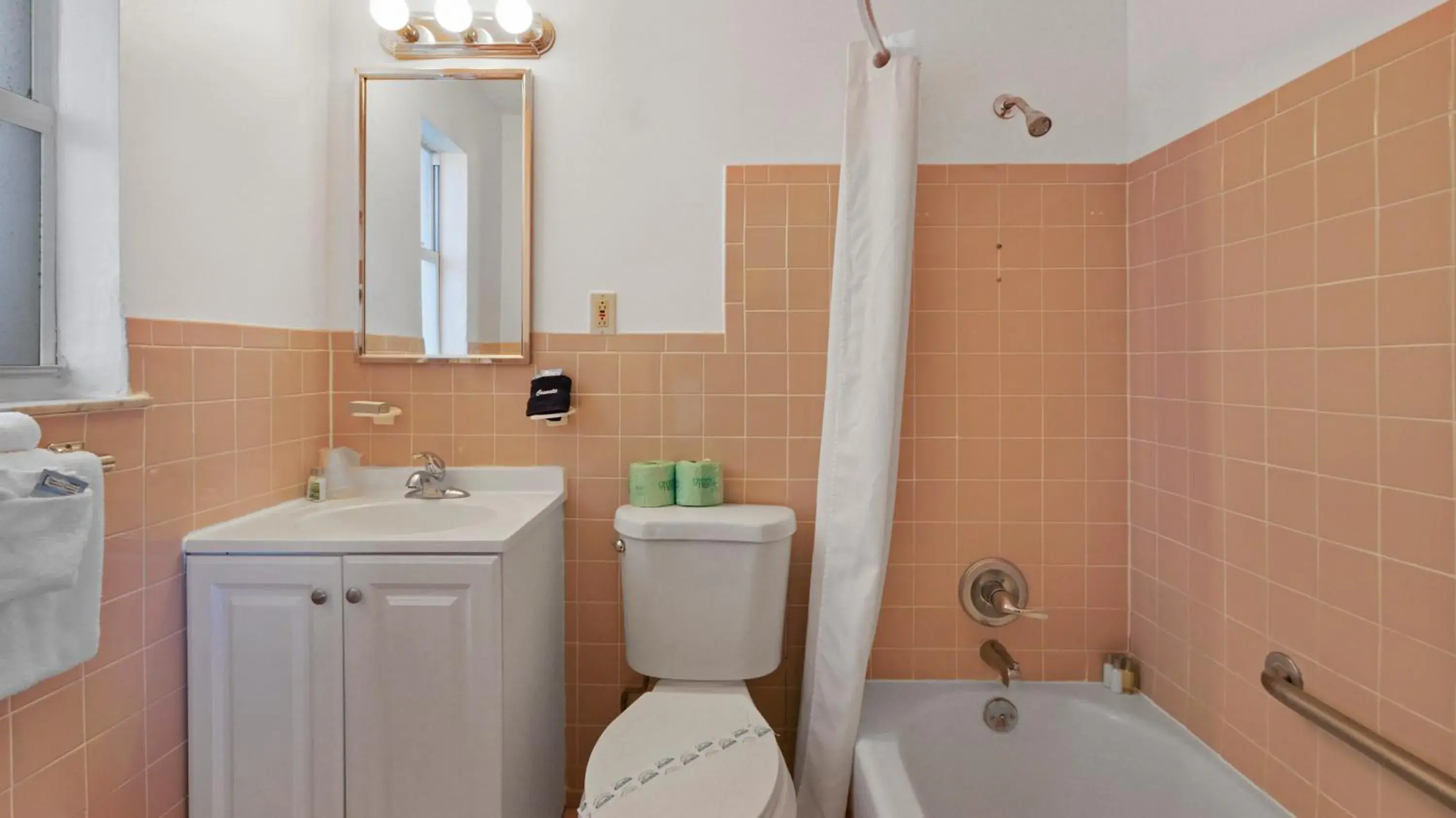 Bathroom in Ocean Court Beachfront Hotel Bathroom in Ocean Court Beachfront Hotel