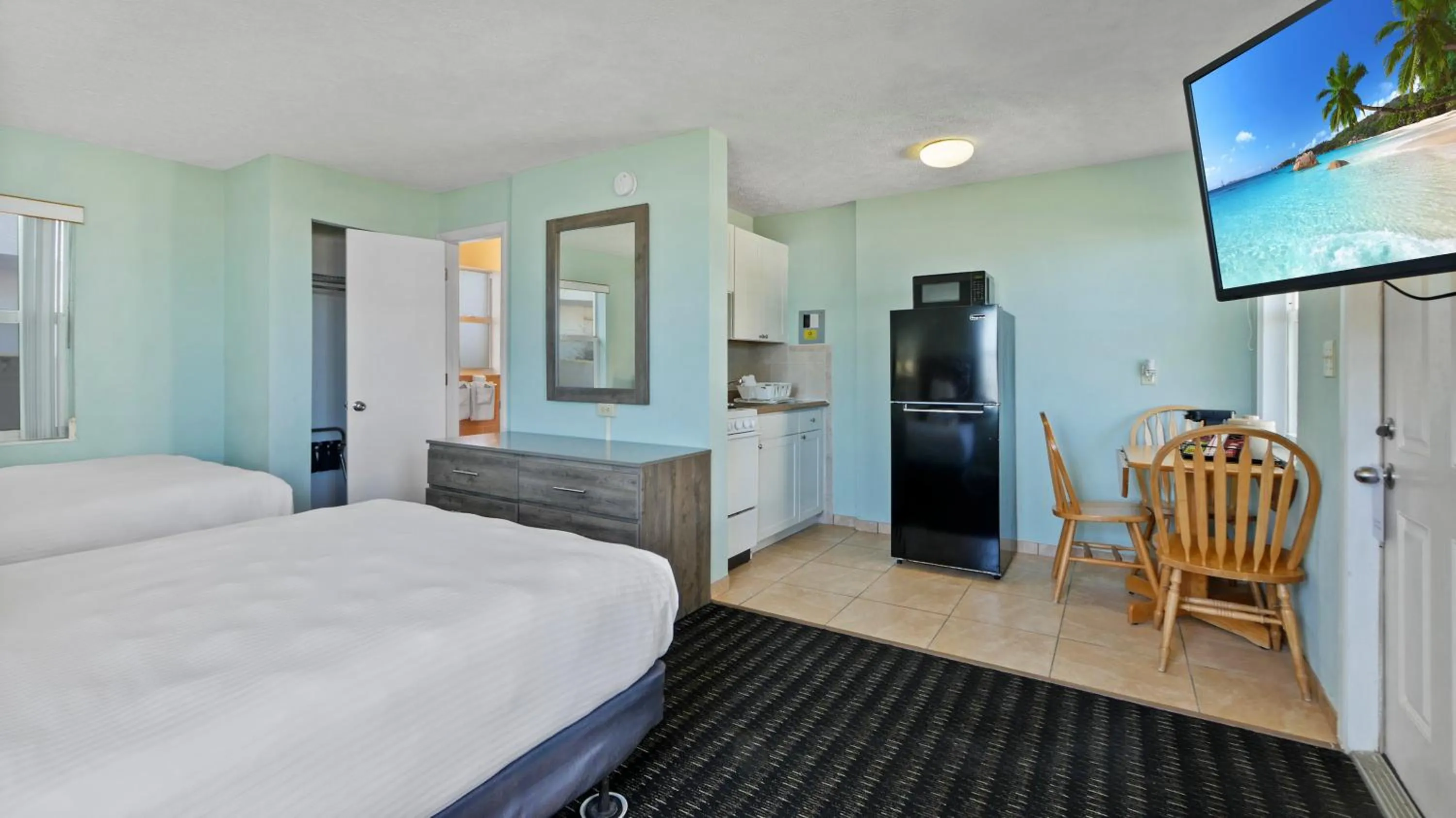 Bed in Ocean Court Beachfront Hotel