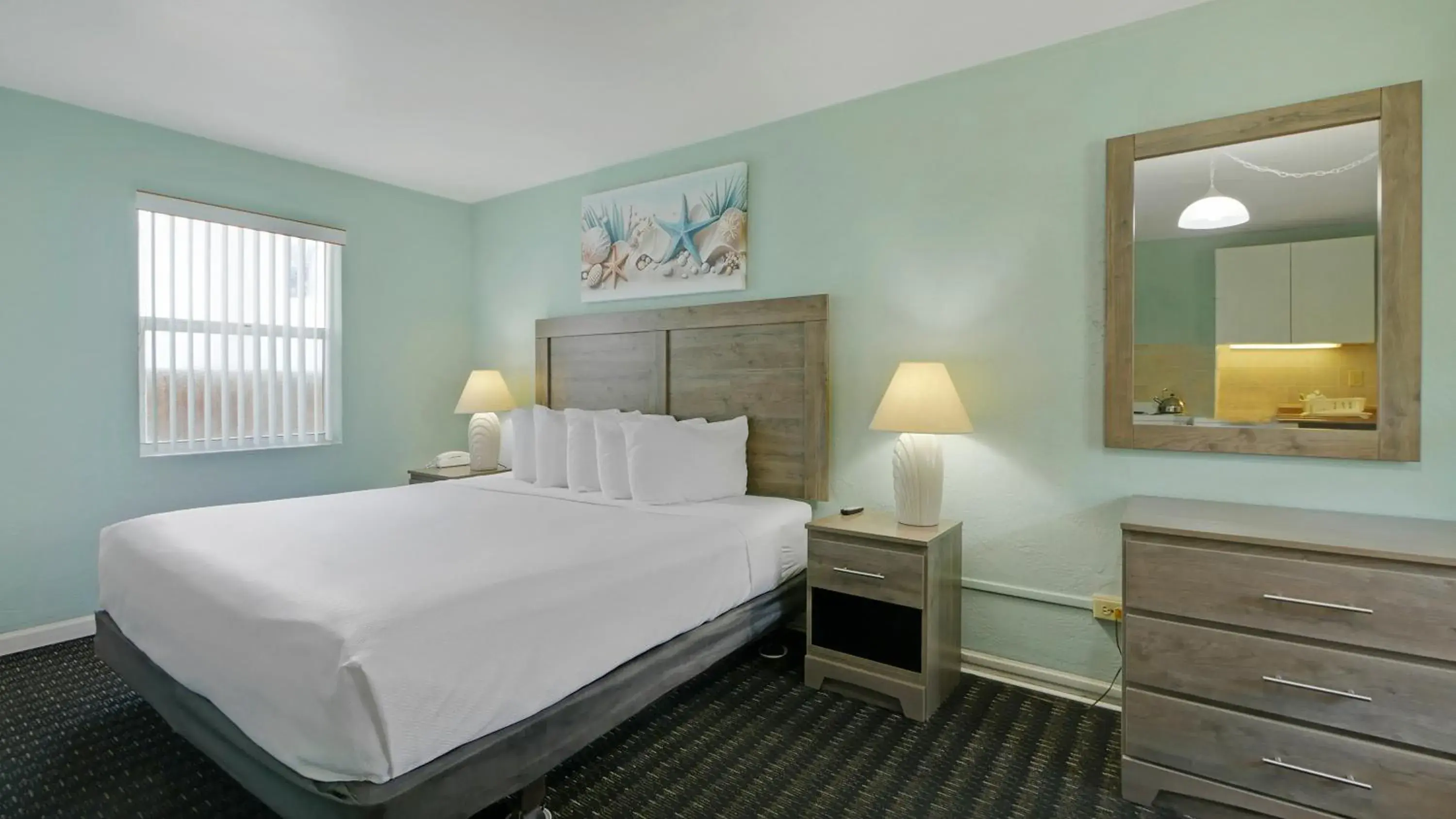 Bed in Ocean Court Beachfront Hotel Bed in Ocean Court Beachfront Hotel