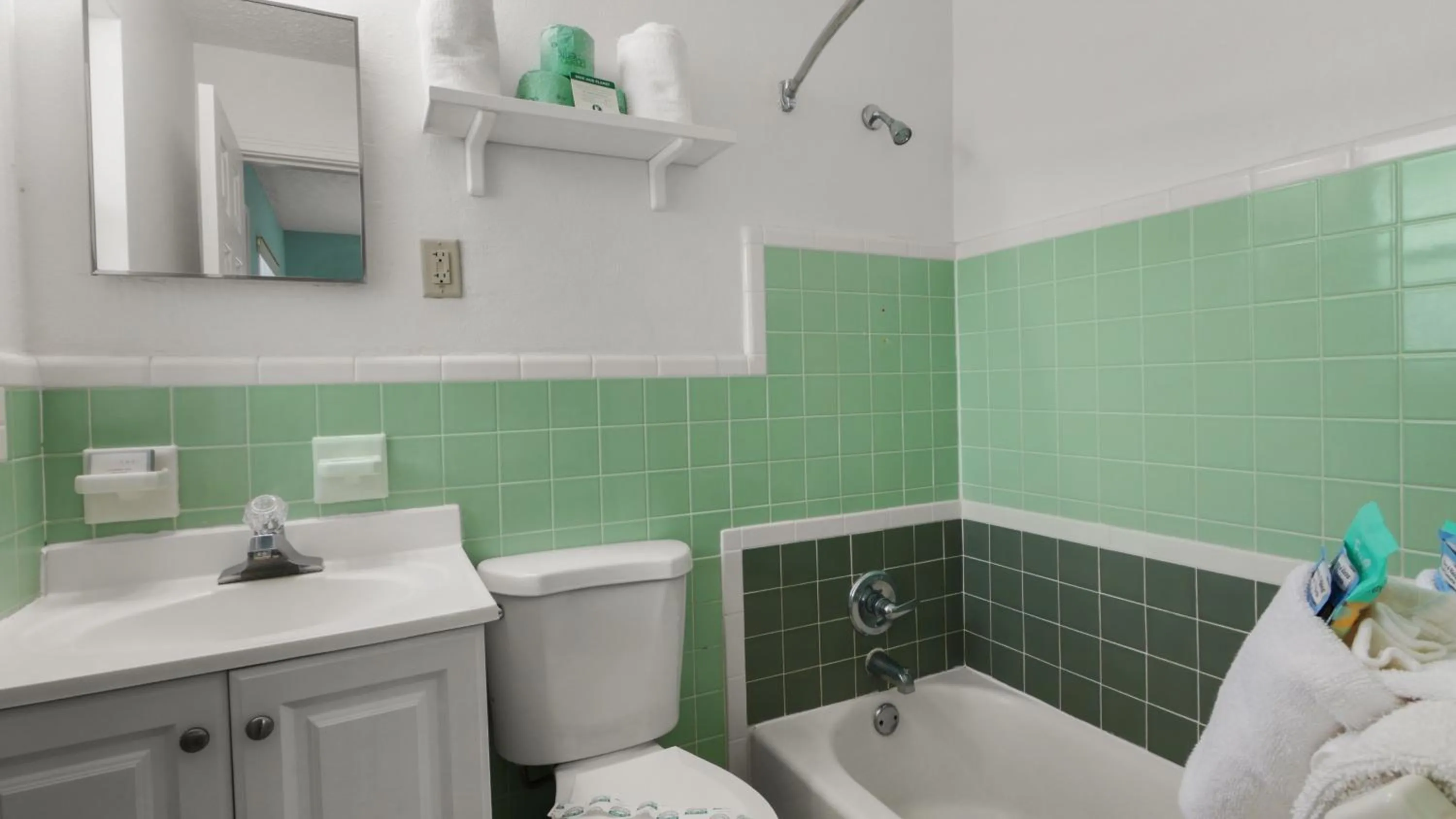 Bathroom in Ocean Court Beachfront Hotel