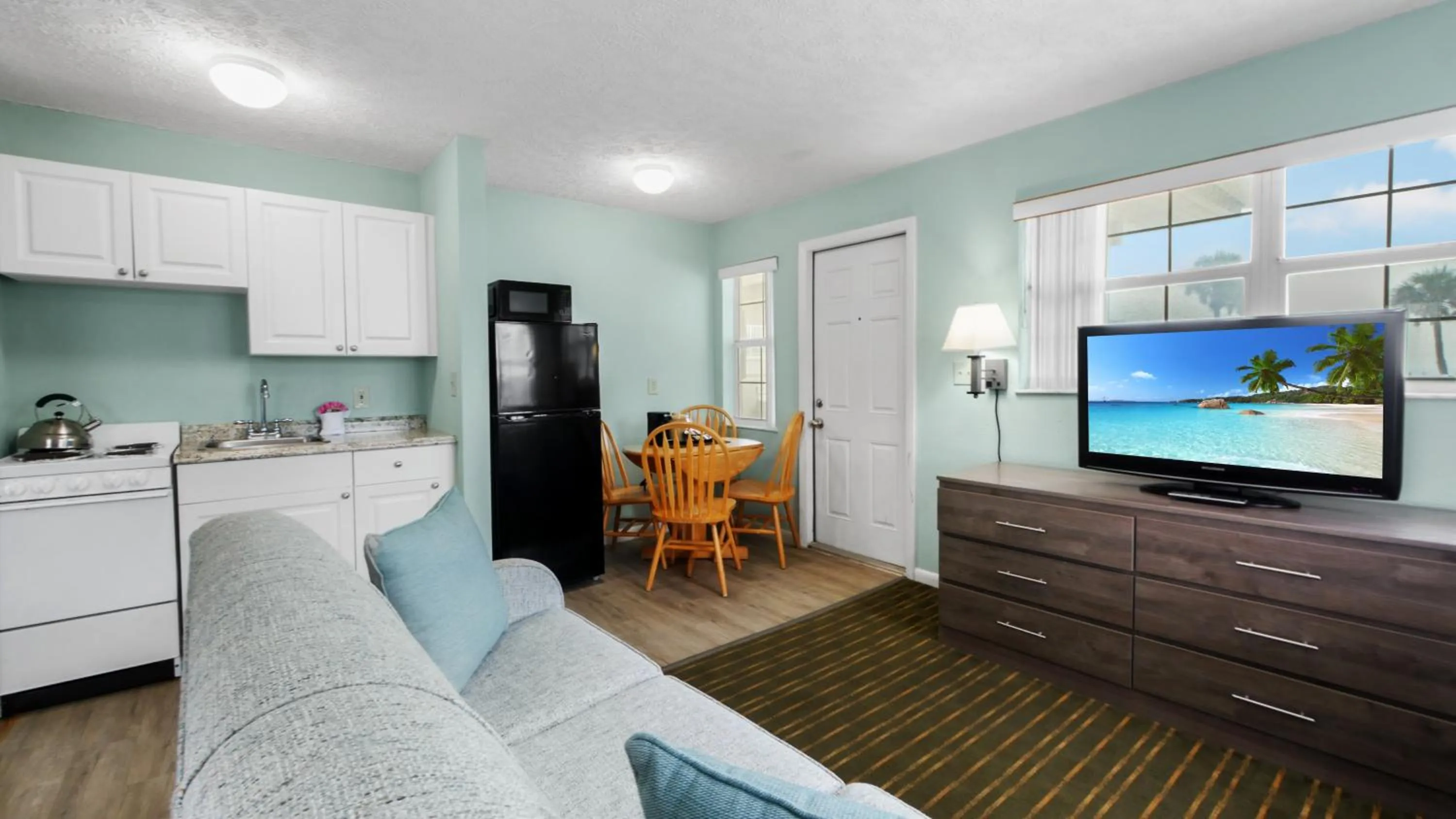 TV and multimedia in Ocean Court Beachfront Hotel