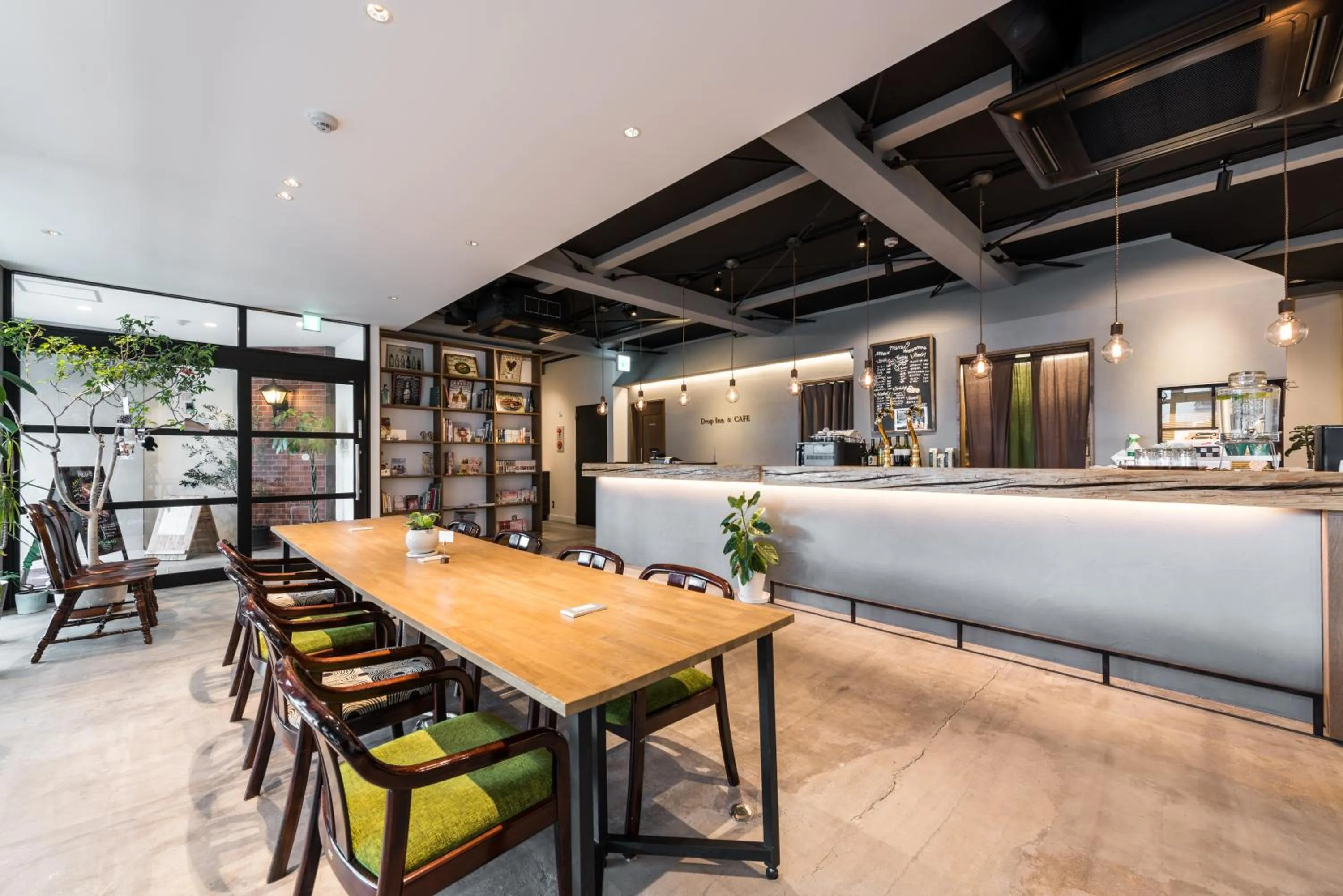 Communal lounge/ TV room in Drop Inn Tottori