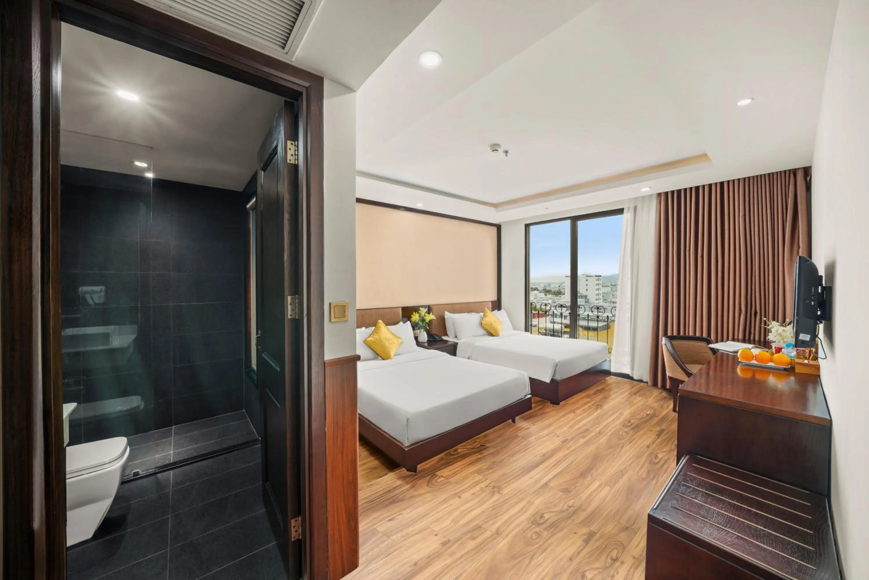 Bed in Palazzo Luxury Hotel & Bistro - Central My Khe Beach Walking Street