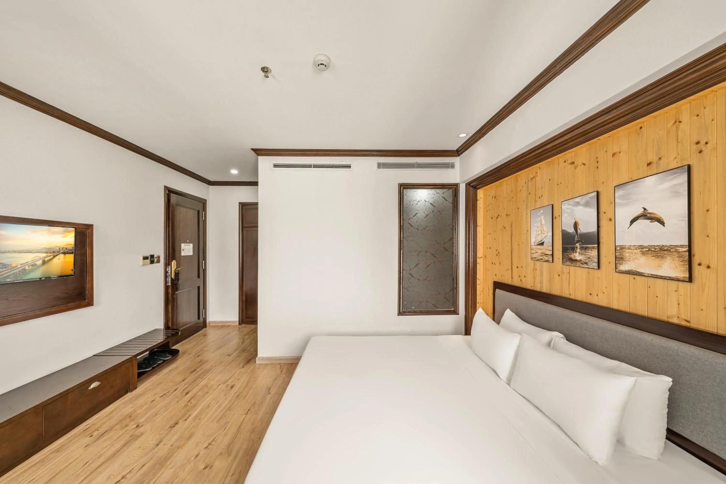 Bed in Palazzo Luxury Hotel & Bistro - Central My Khe Beach Walking Street