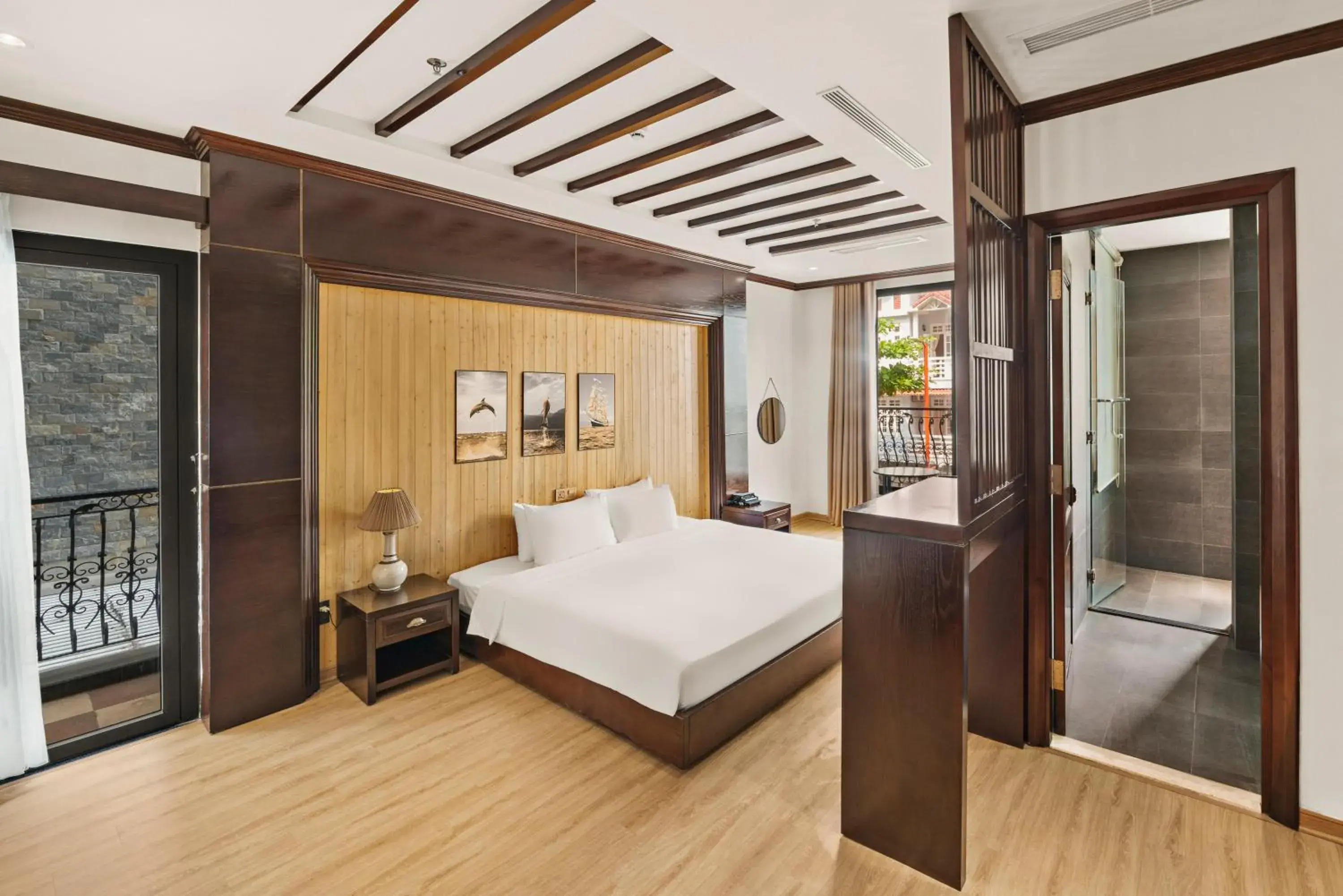 Bed in Palazzo Luxury Hotel & Bistro - Central My Khe Beach Walking Street Bed in Palazzo Luxury Hotel & Bistro - Central My Khe Beach Walking Street