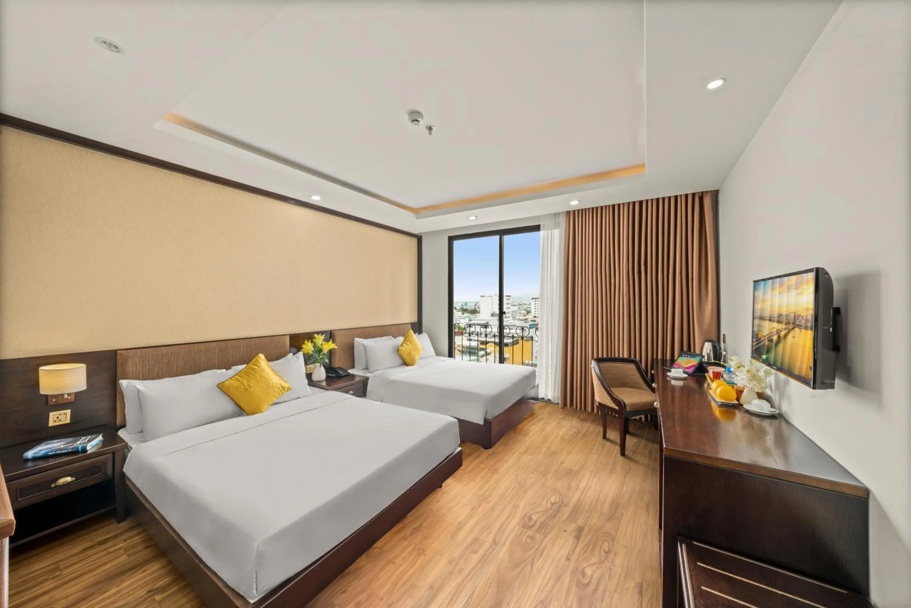 Bed in Palazzo Luxury Hotel & Bistro - Central My Khe Beach Walking Street