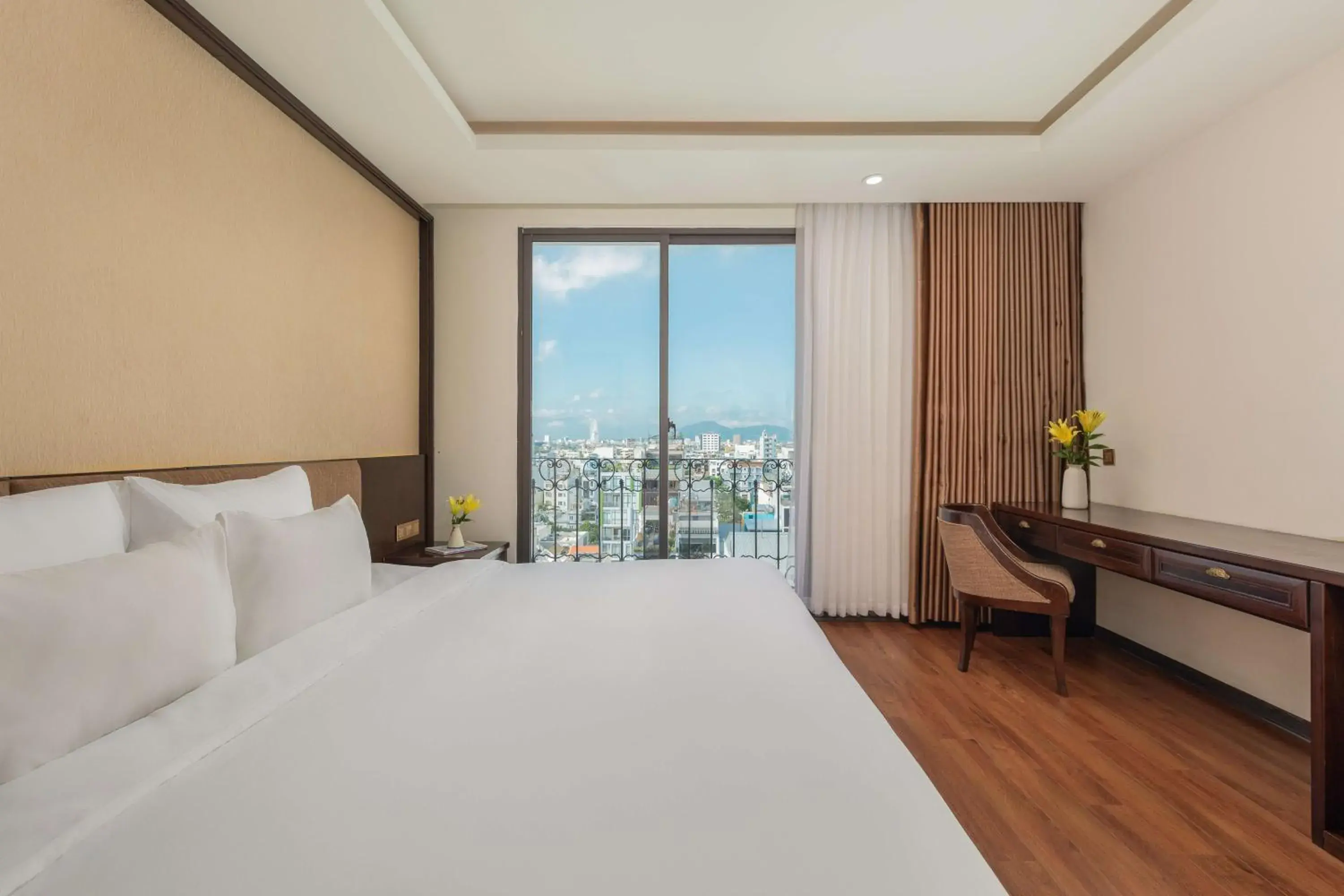 King Suite in Palazzo Luxury Hotel & Bistro - Central My Khe Beach Walking Street King Suite in Palazzo Luxury Hotel & Bistro - Central My Khe Beach Walking Street