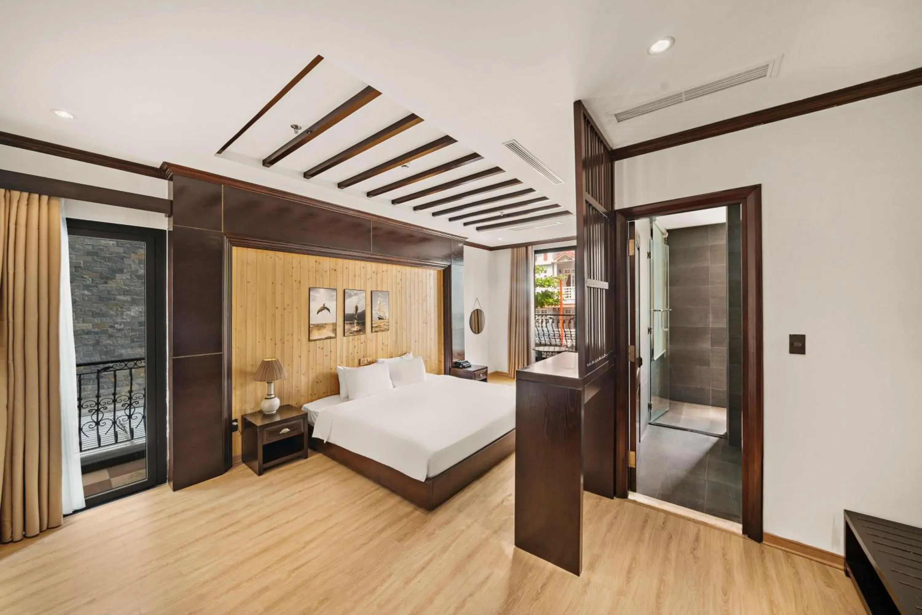 Bed in Palazzo Luxury Hotel & Bistro - Central My Khe Beach Walking Street Bed in Palazzo Luxury Hotel & Bistro - Central My Khe Beach Walking Street