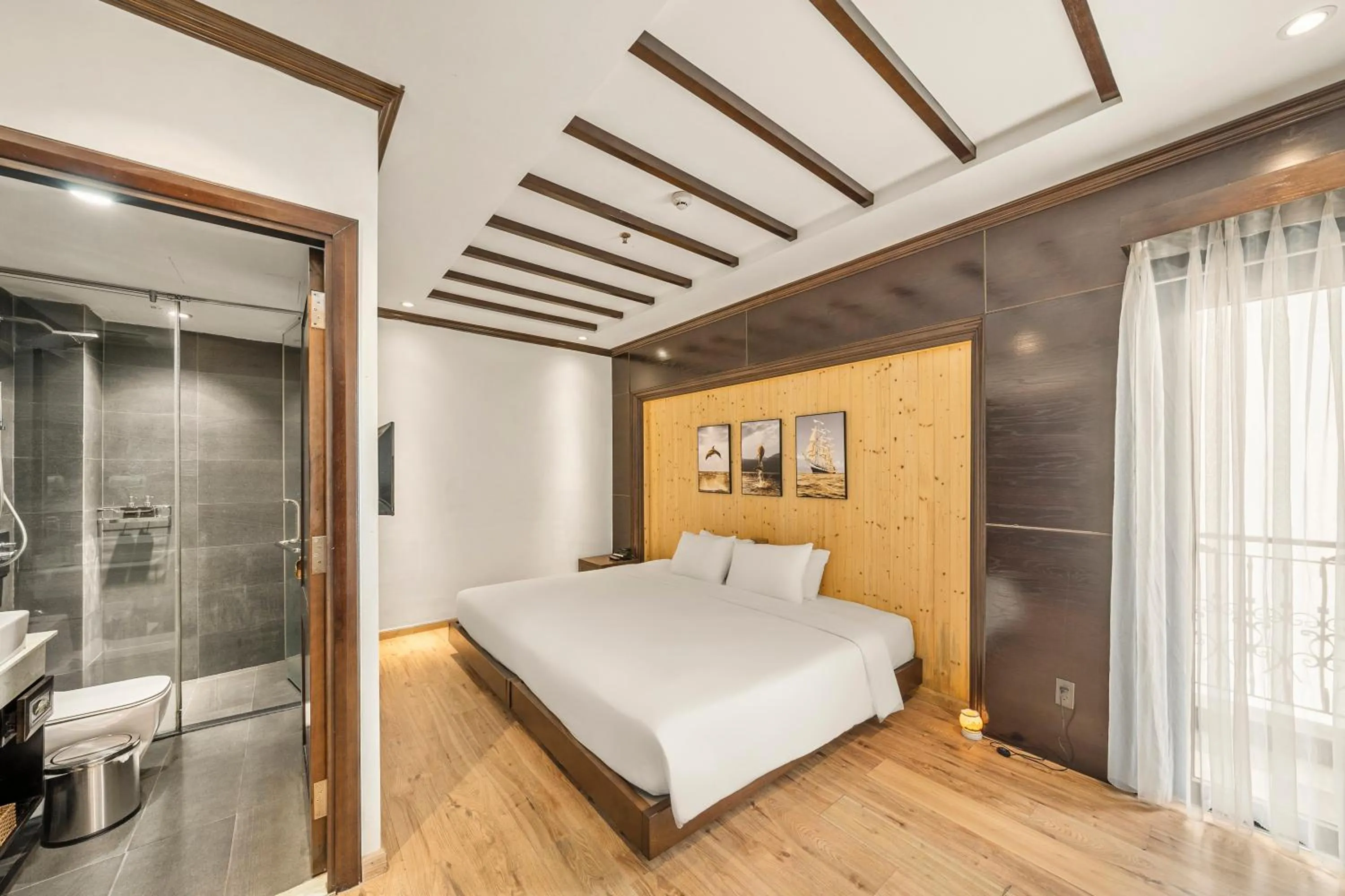 Bed in Palazzo Luxury Hotel & Bistro - Central My Khe Beach Walking Street