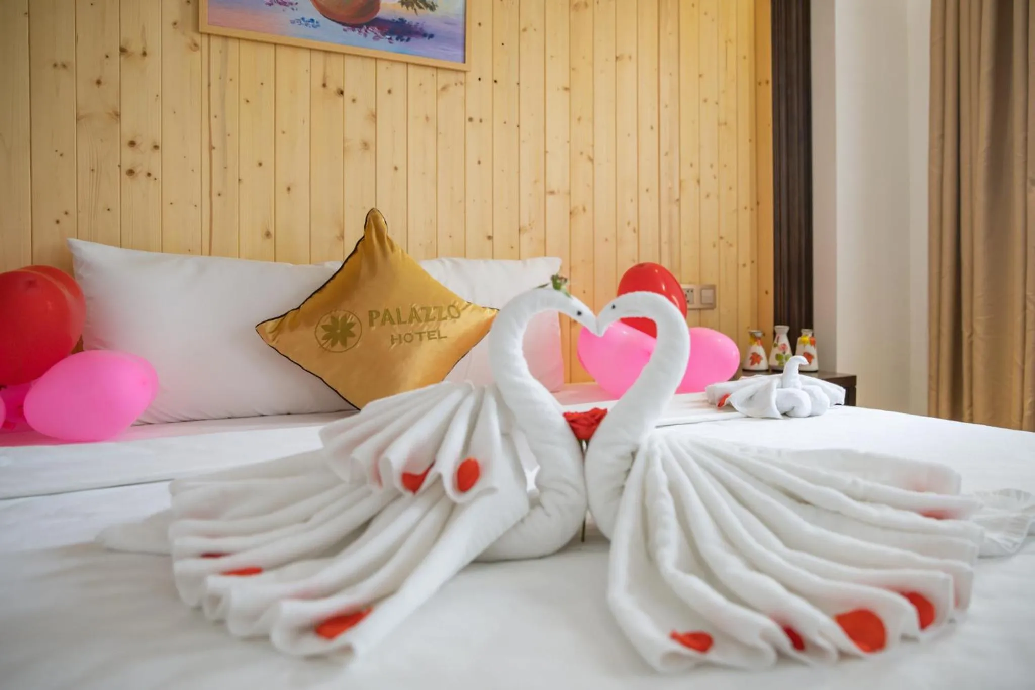 Bedroom, Bed in Palazzo Luxury Hotel & Bistro - Central My Khe Beach Walking Street