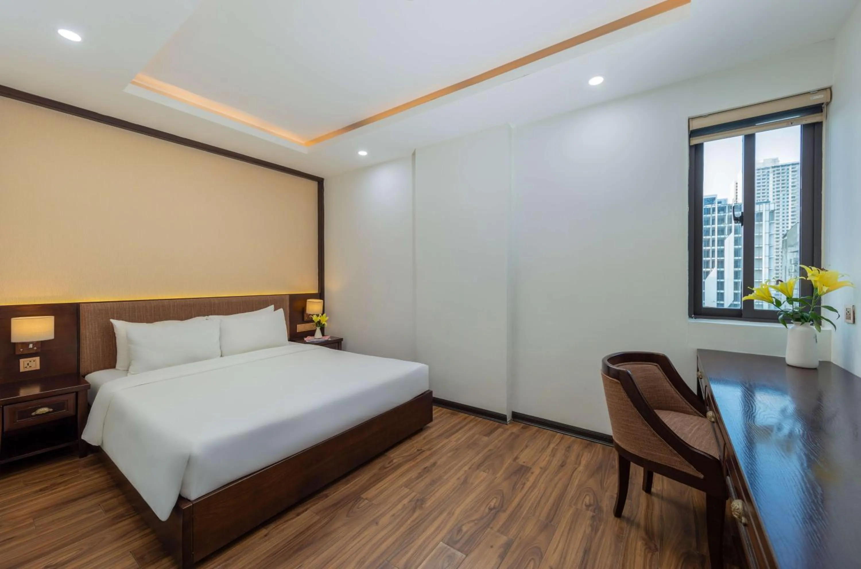 Bed in Palazzo Luxury Hotel & Bistro - Central My Khe Beach Walking Street